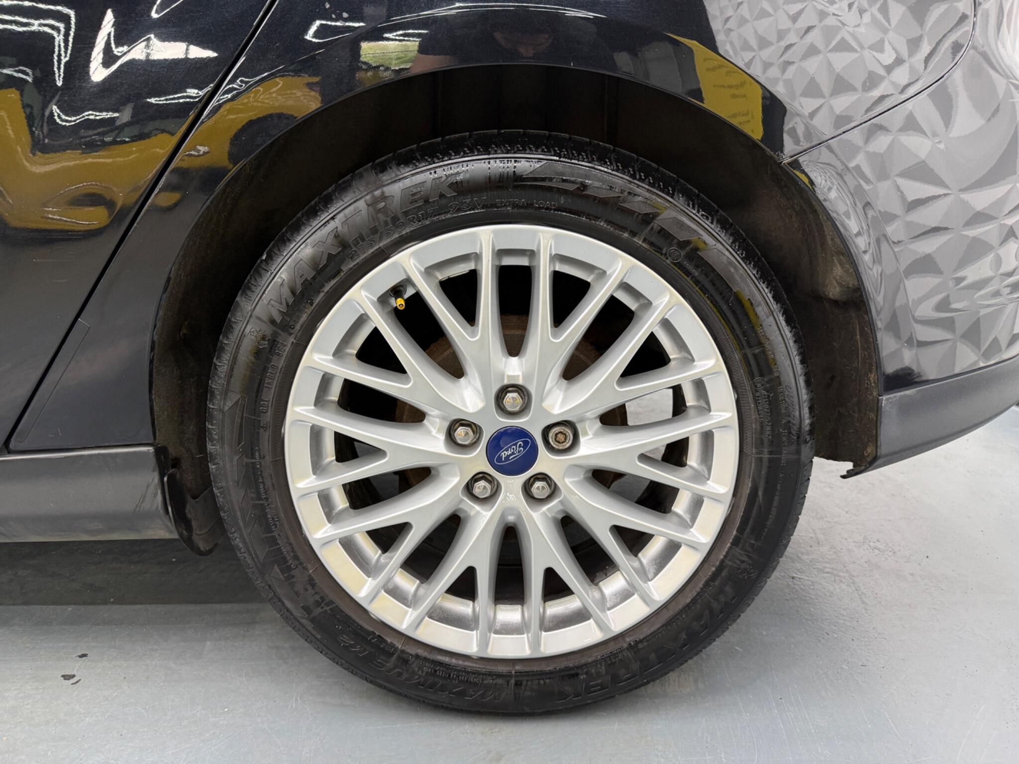 Ford Focus - Image 8