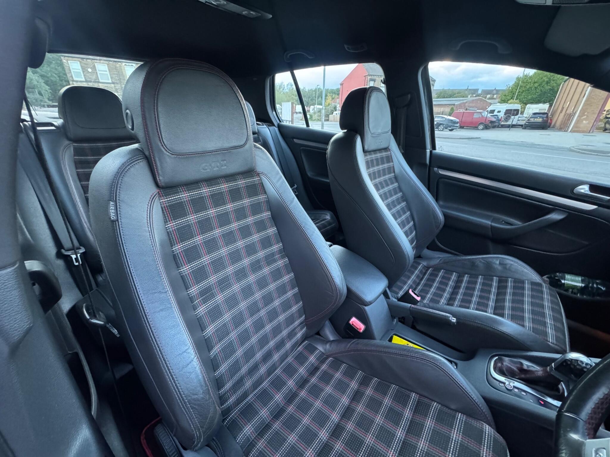 Volkswagen Golf - Image 20