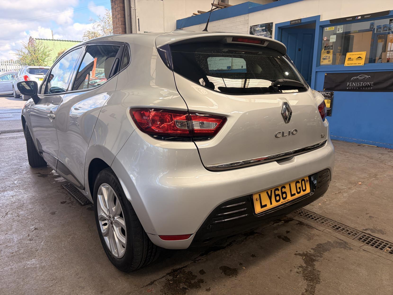 Renault Clio - Image 5