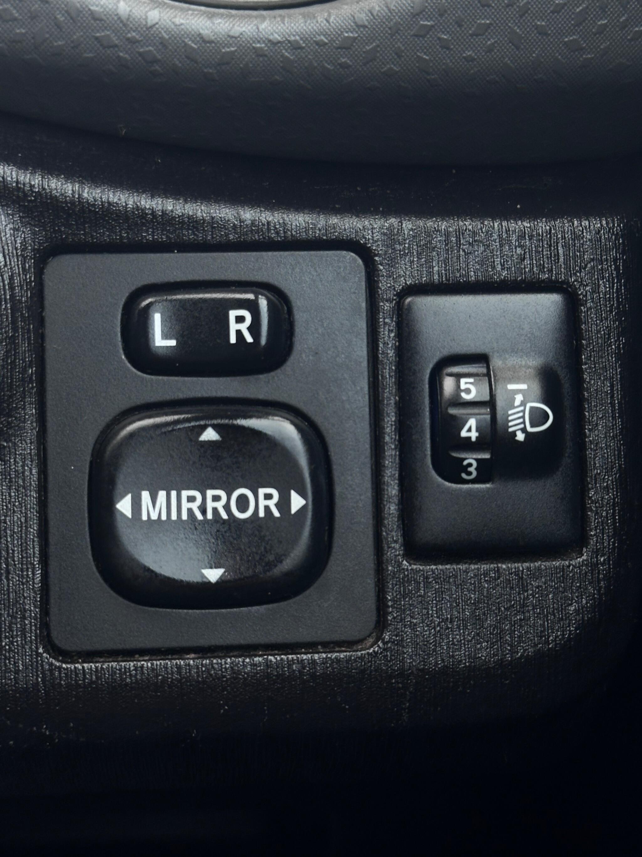 Toyota Yaris - Image 16