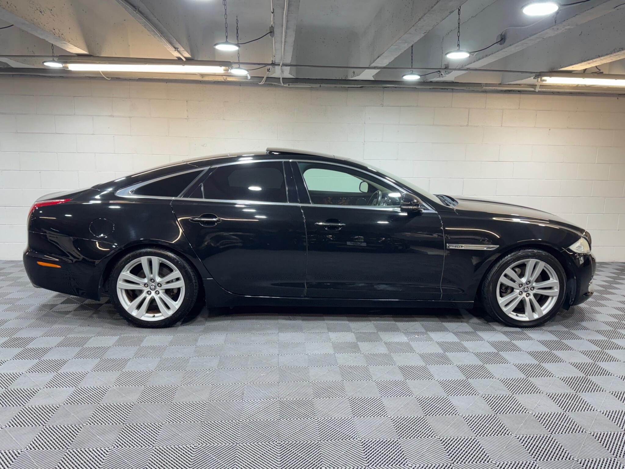 Jaguar XJ - Image 5