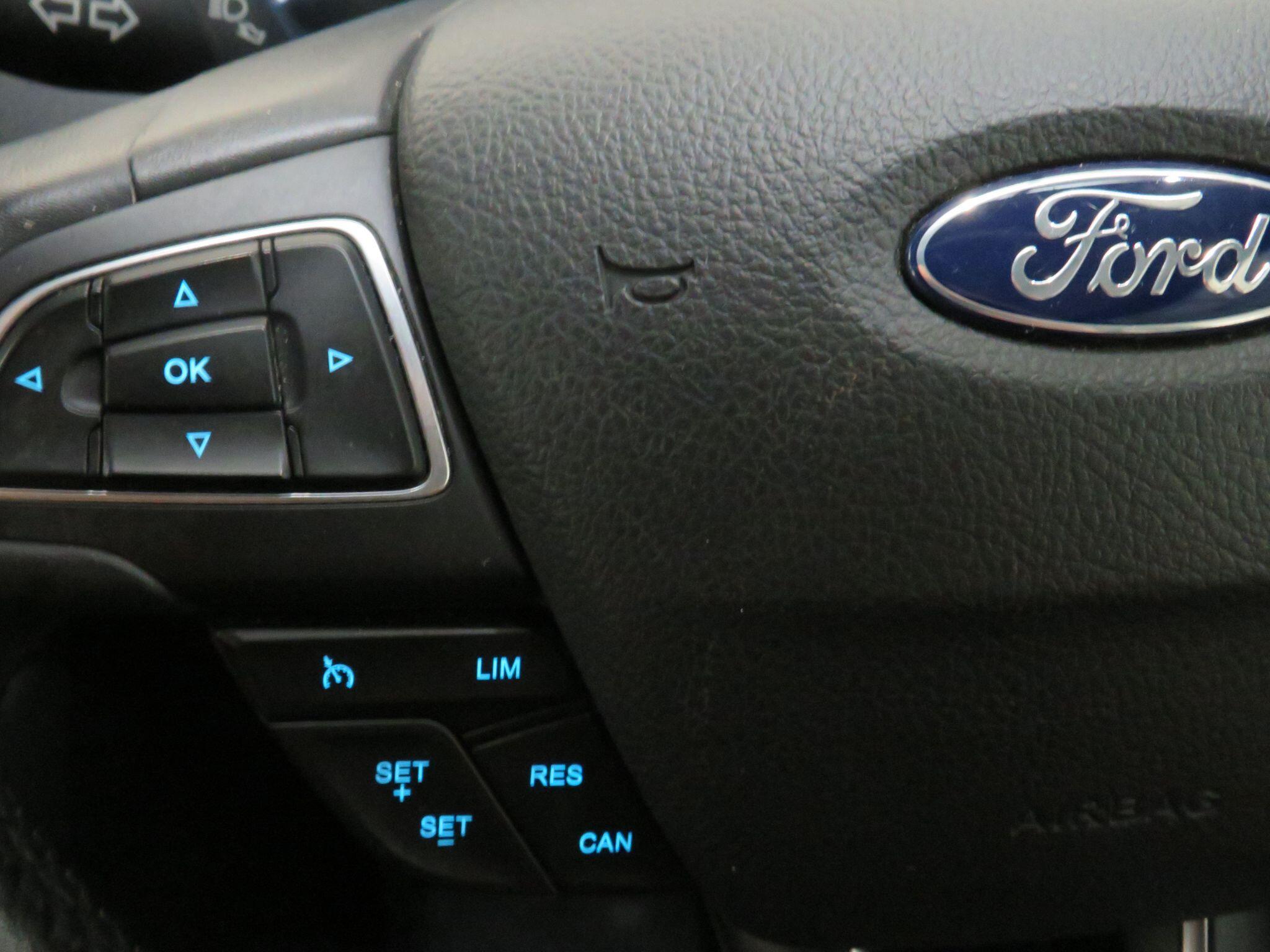 Ford Focus - Image 17