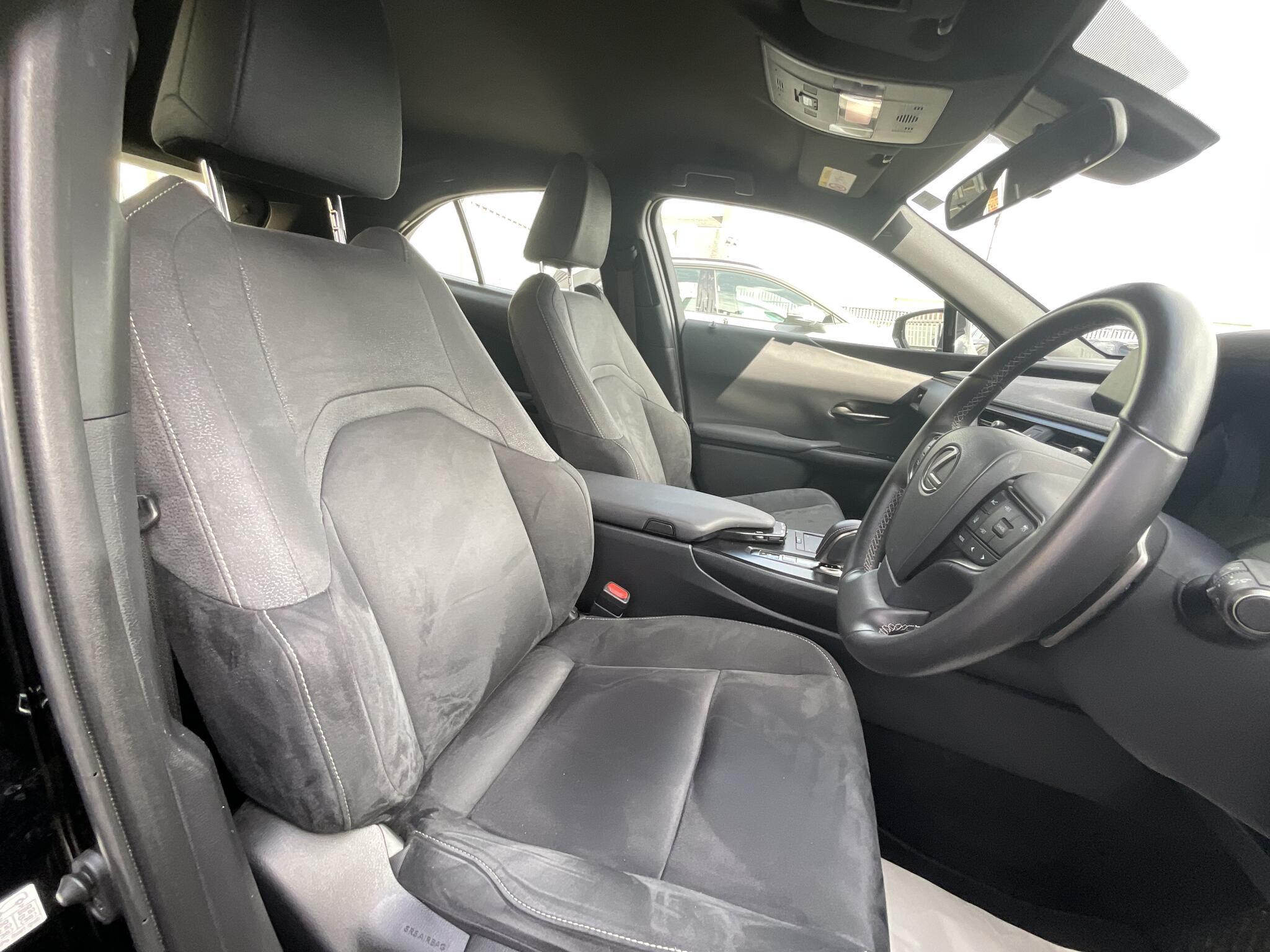 Lexus UX - Image 8
