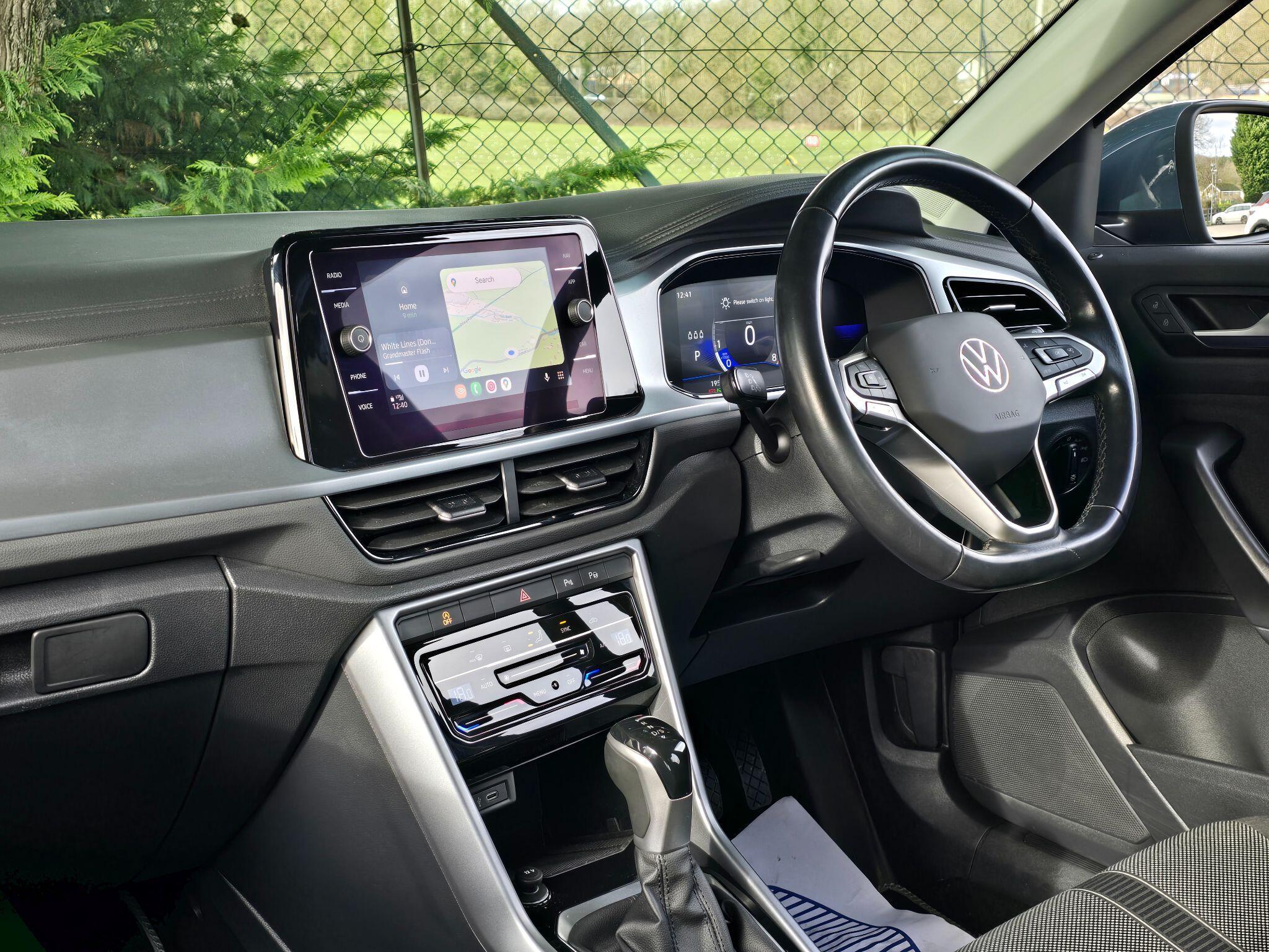 Volkswagen T-Roc - Image 18