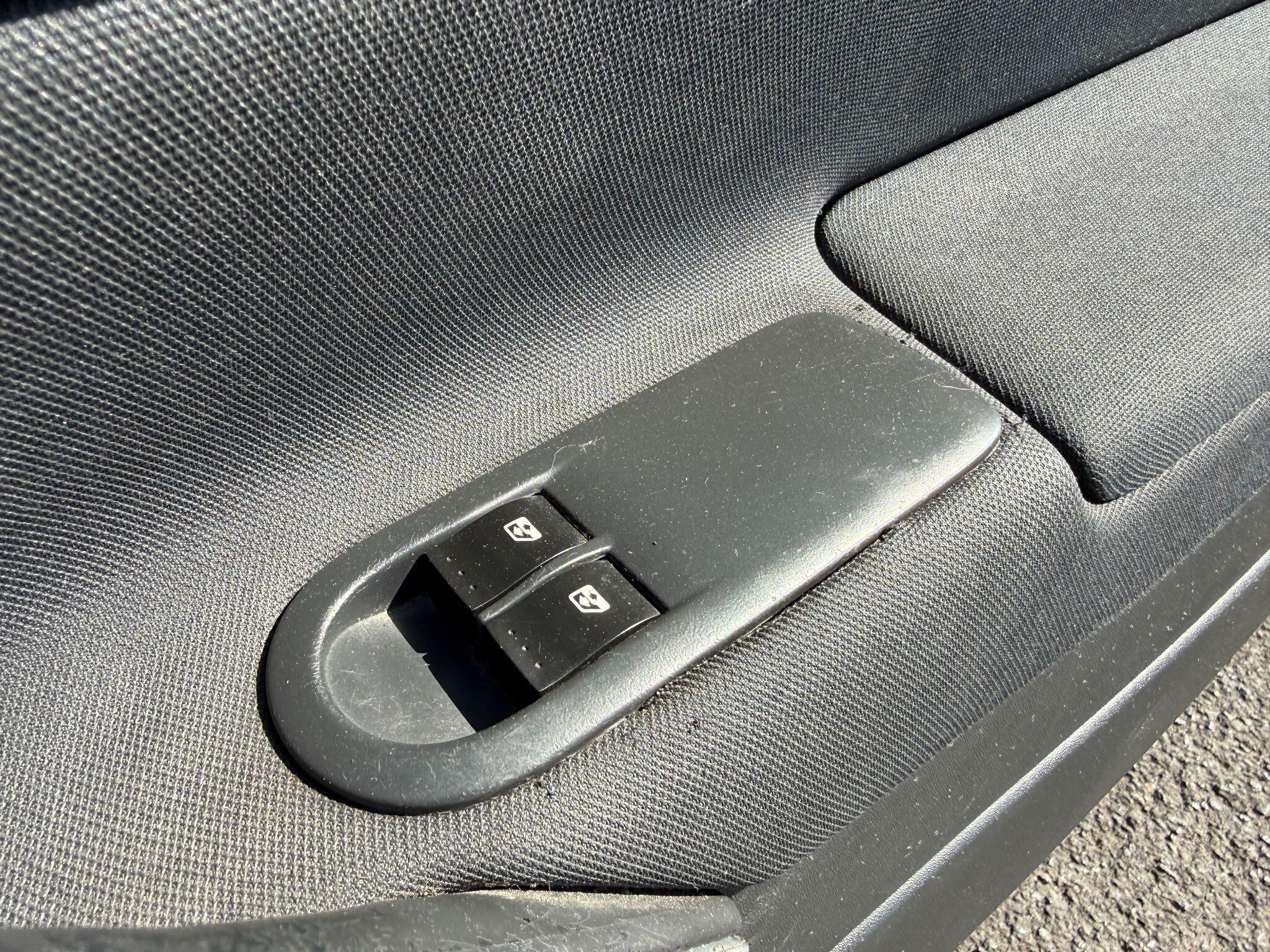 Renault Megane - Image 51