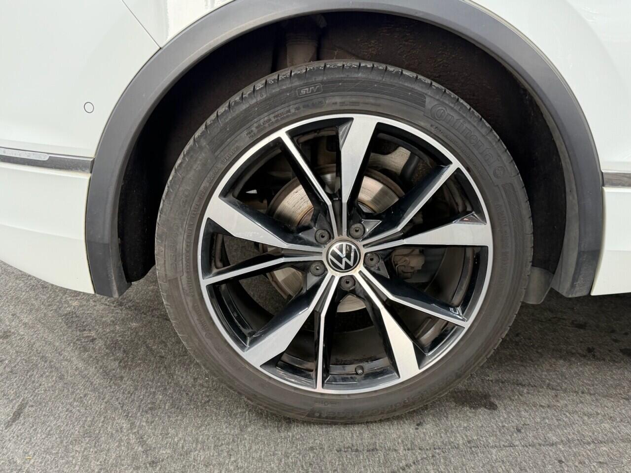 Volkswagen Tiguan - Image 12