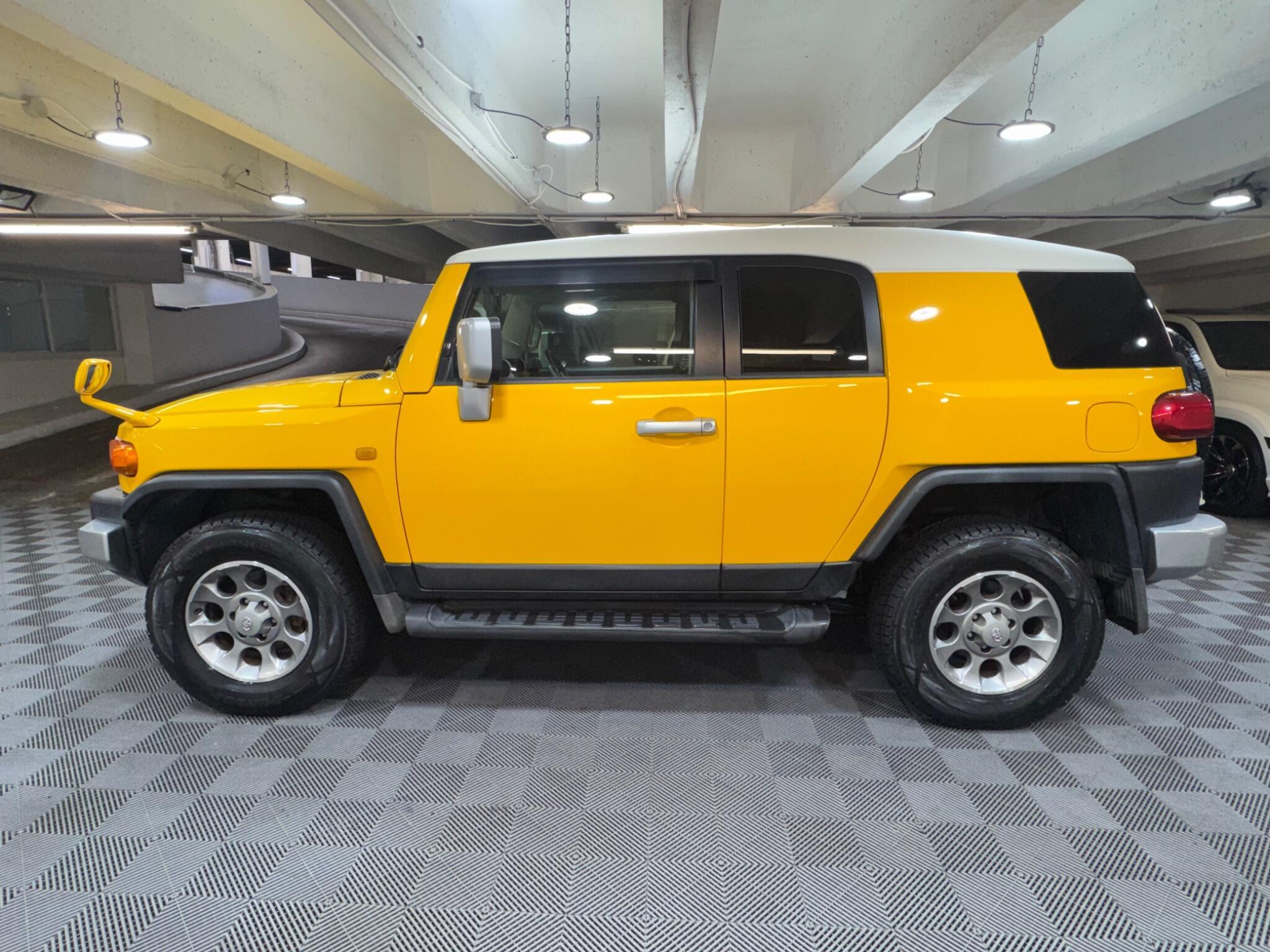 Toyota FJ CRUISER - Image 2