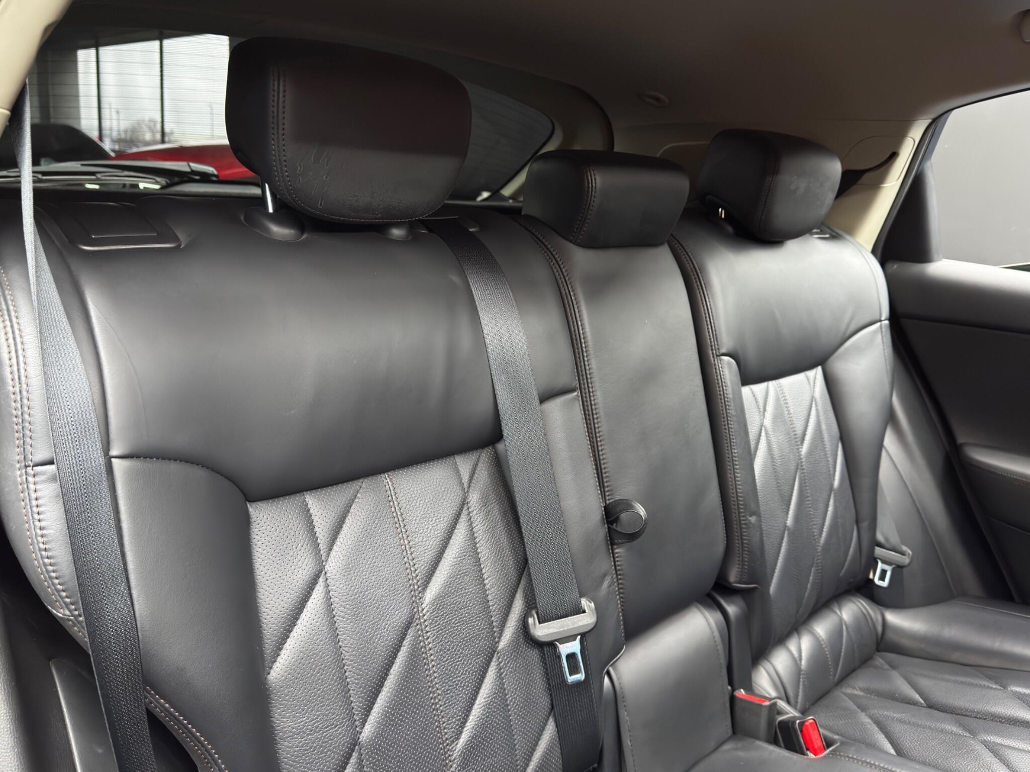 Infiniti QX70 - Image 15