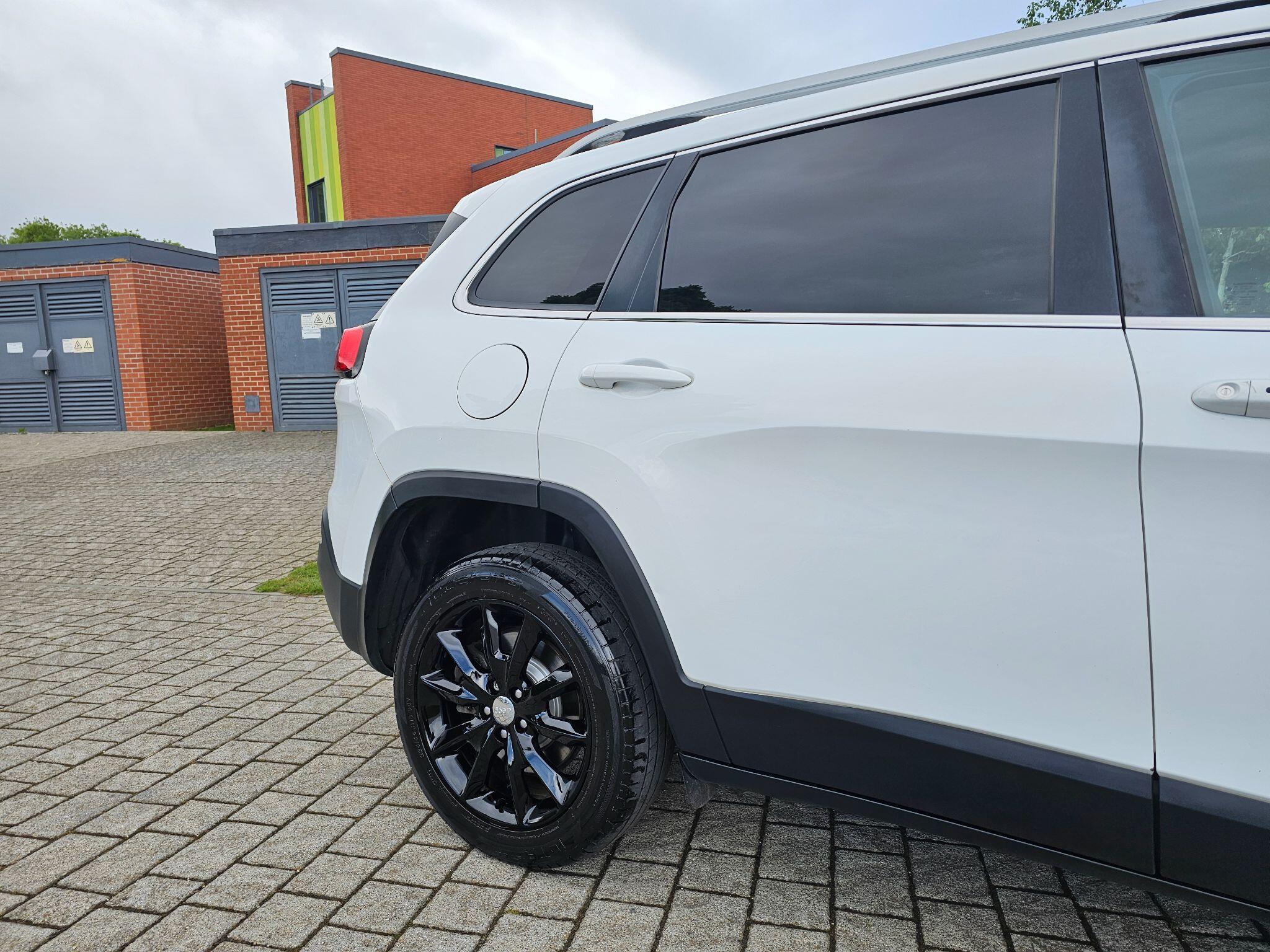 Jeep Cherokee - Image 15