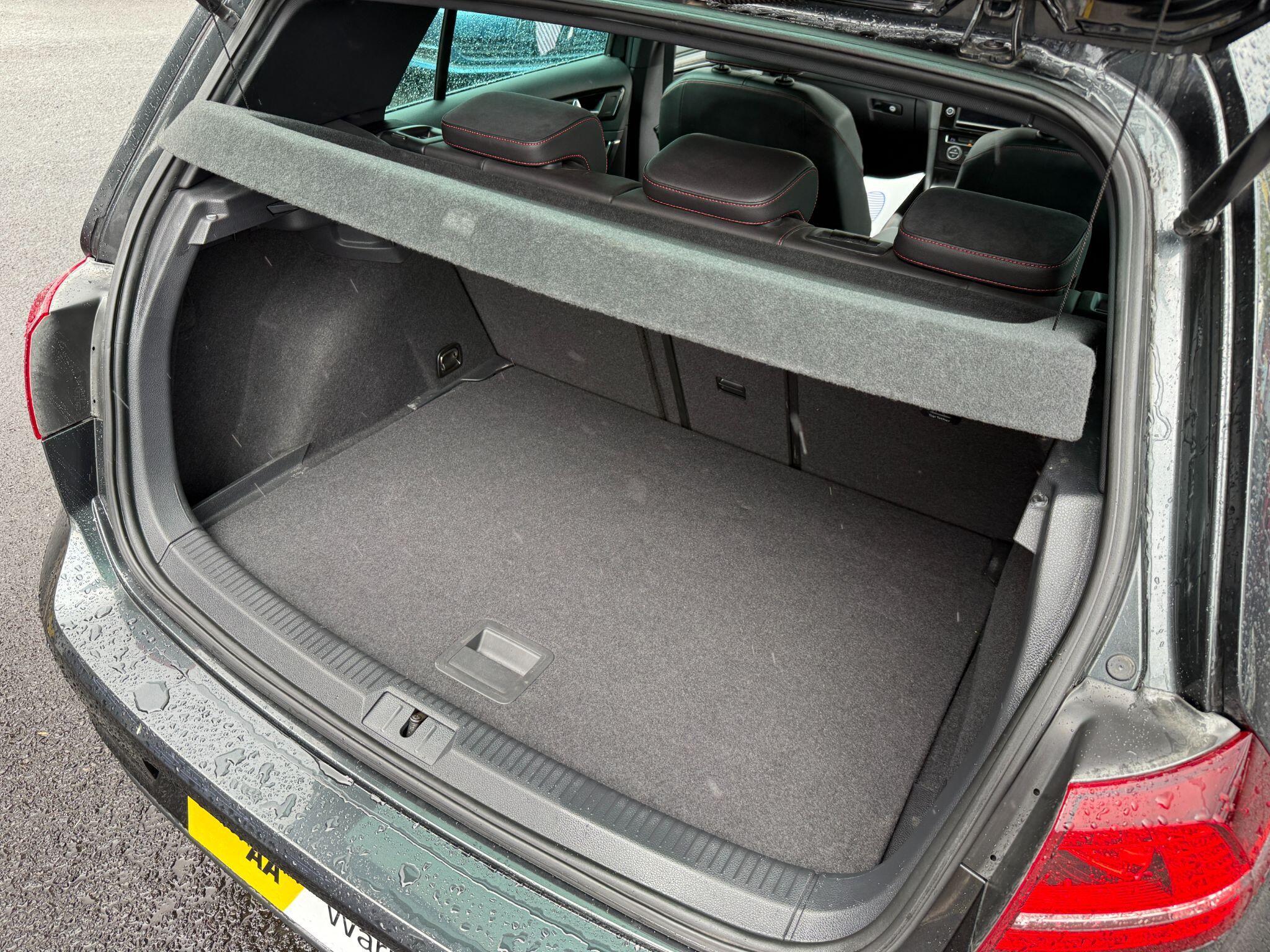 Volkswagen Golf - Image 73