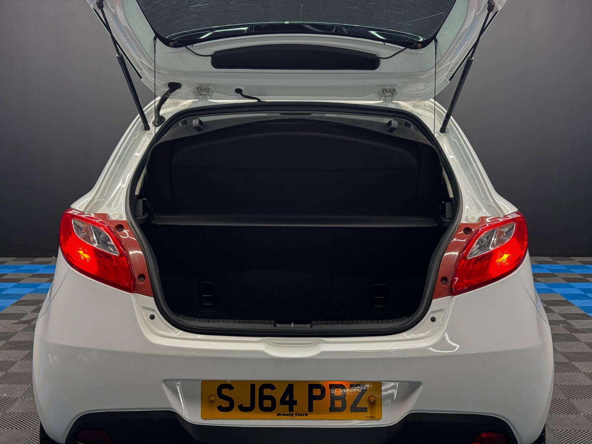 Mazda MAZDA2 - Image 27