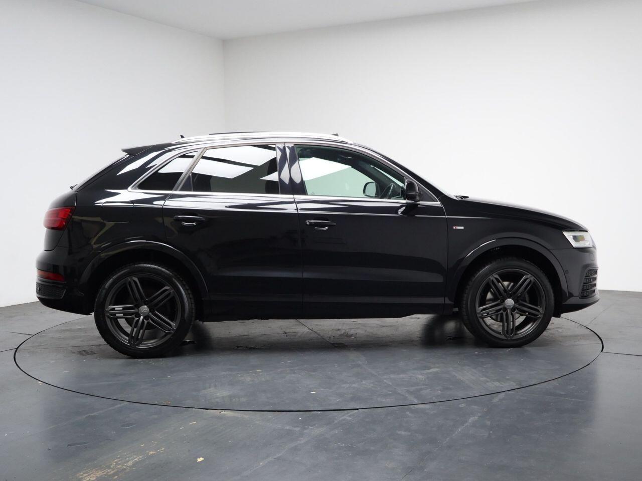 Audi Q3 - Image 11