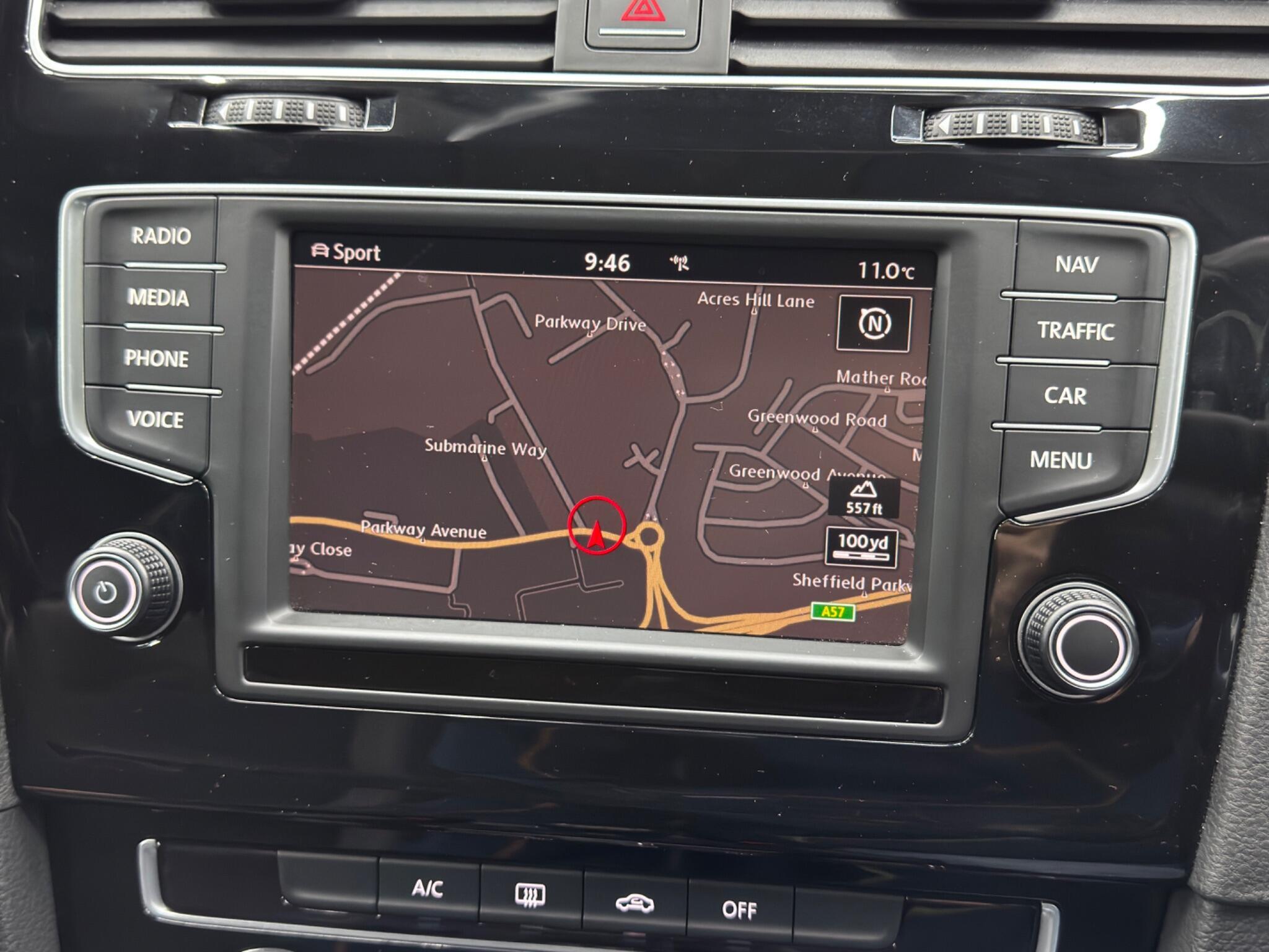 Volkswagen Golf - Image 28