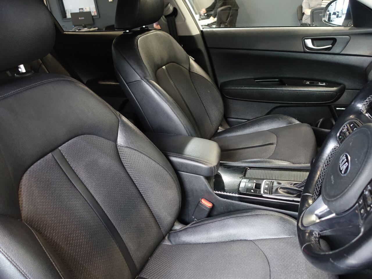 Kia Optima - Image 13