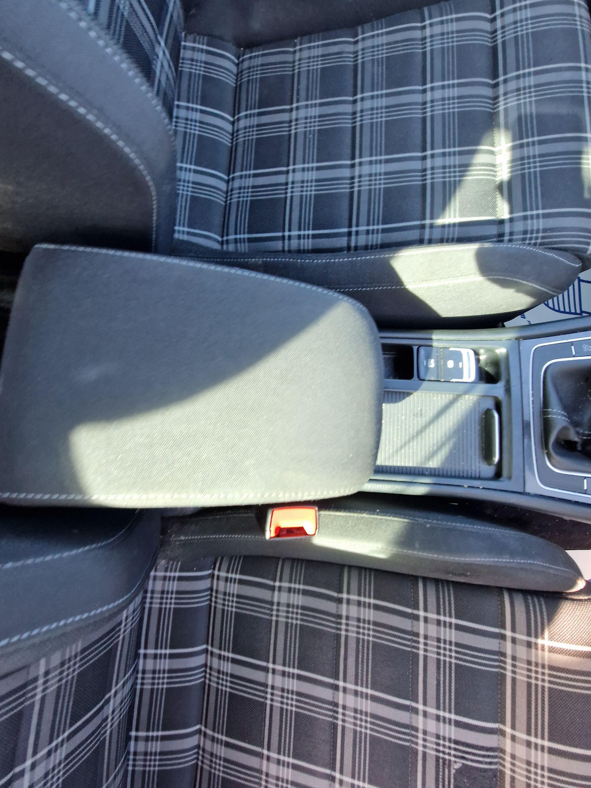 Volkswagen Golf - Image 32