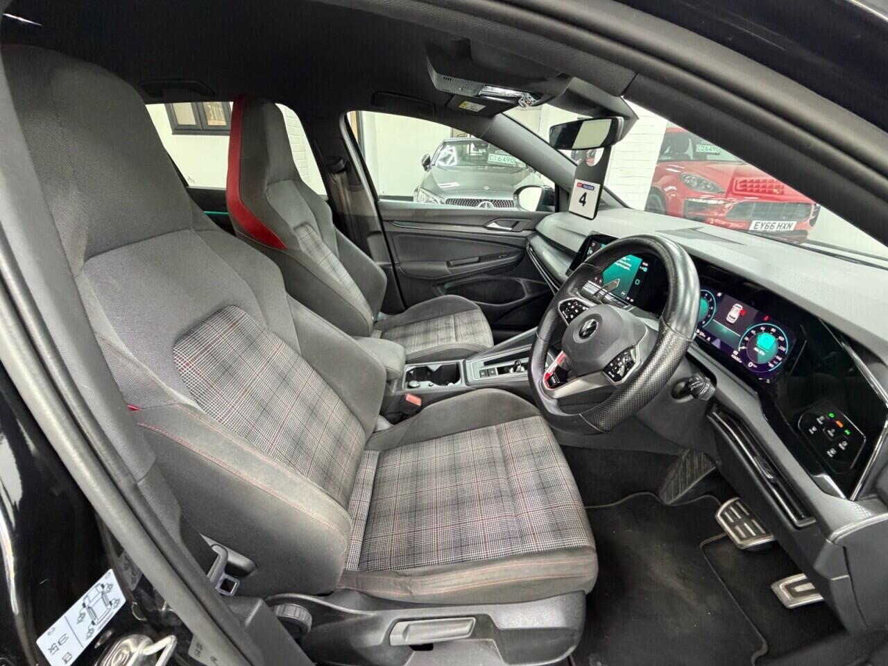 Volkswagen Golf - Image 15