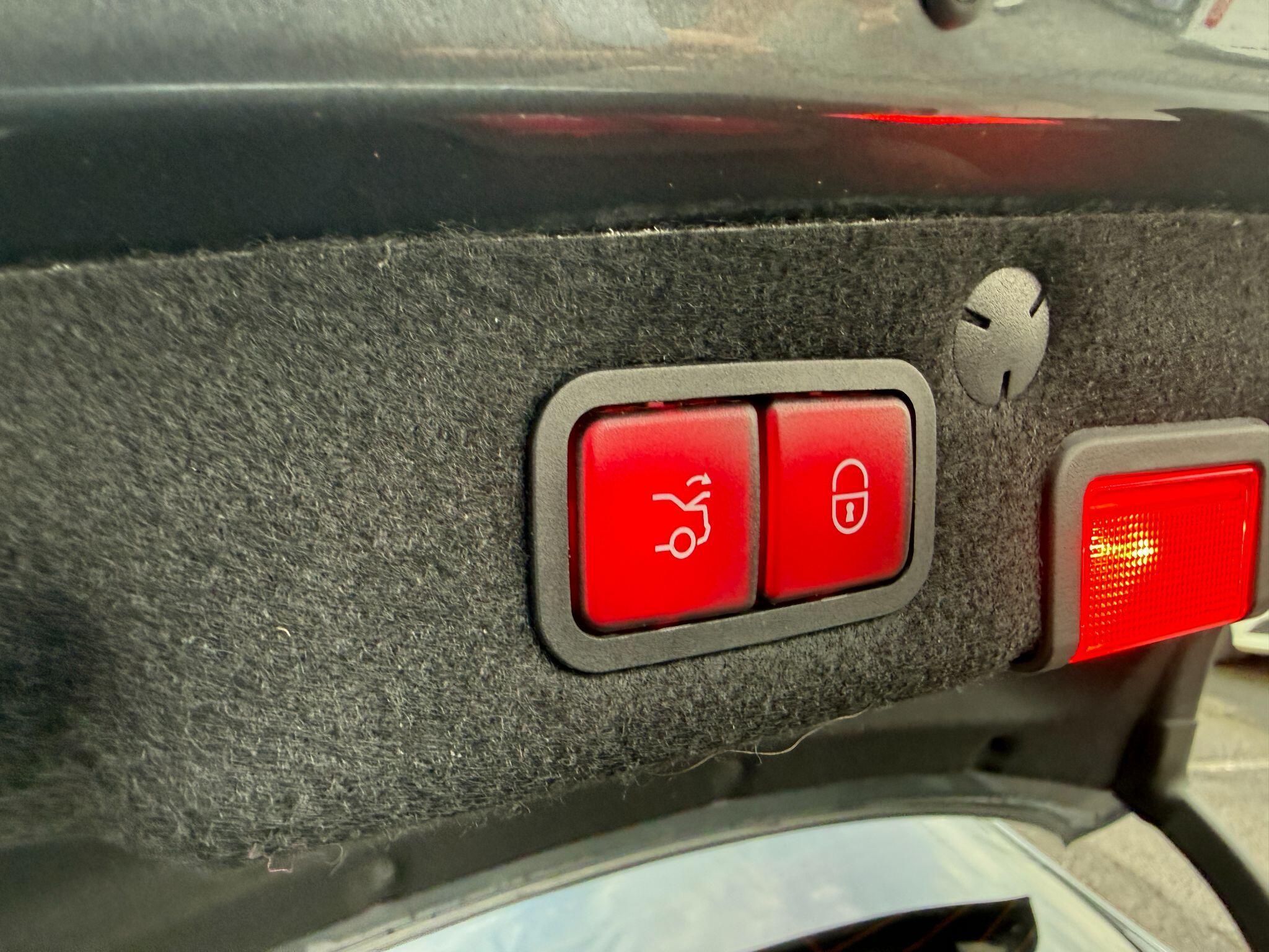 Mercedes C Class - Image 82