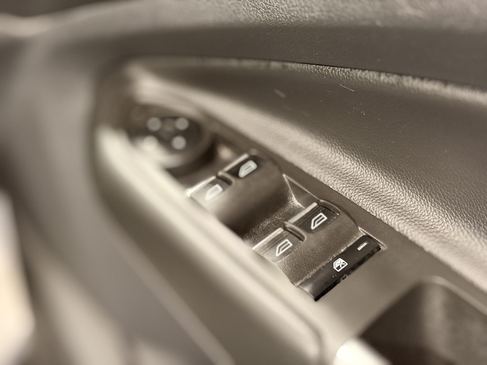 Ford Kuga - Image 20