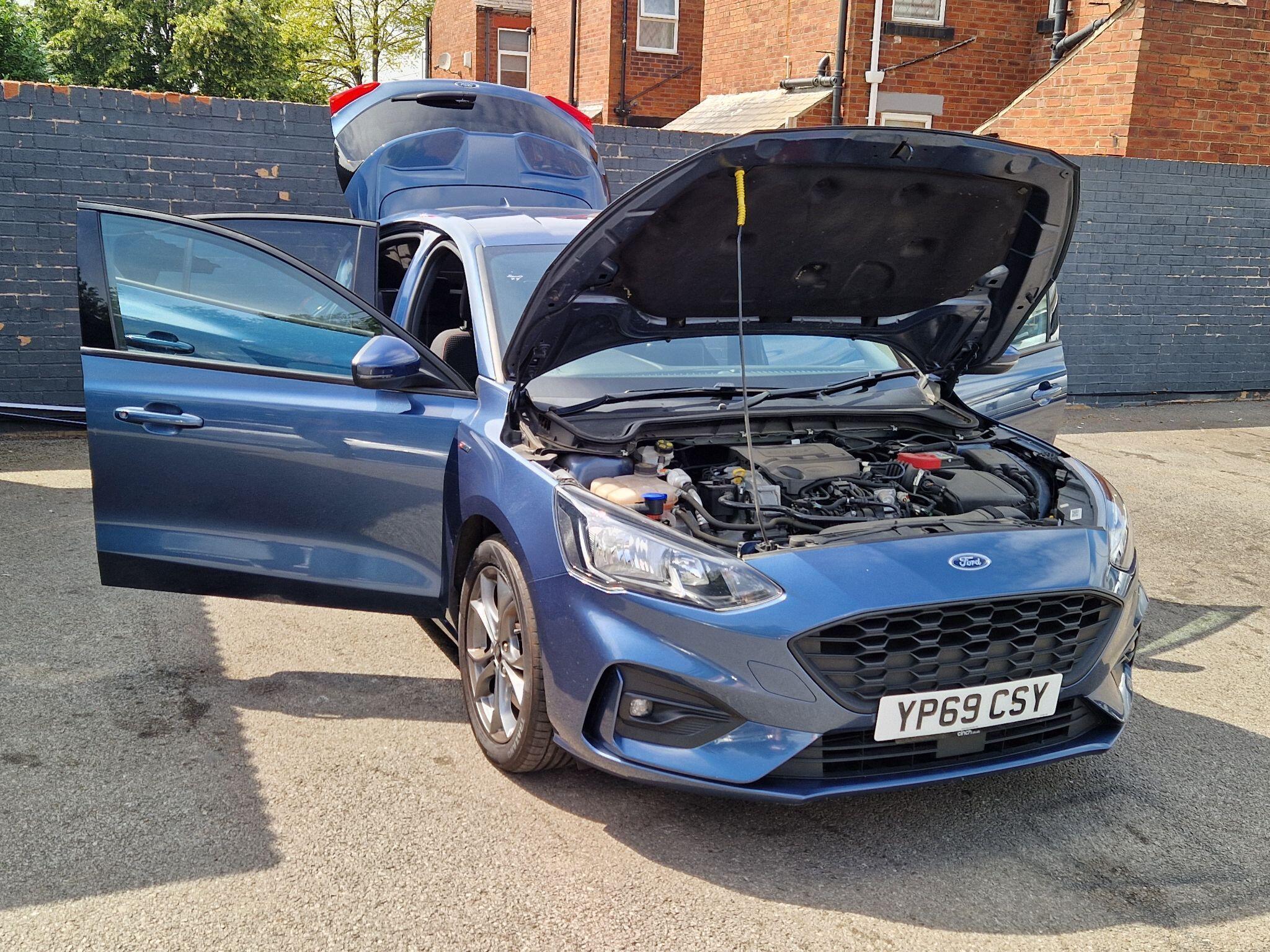 Ford Focus - Image 12