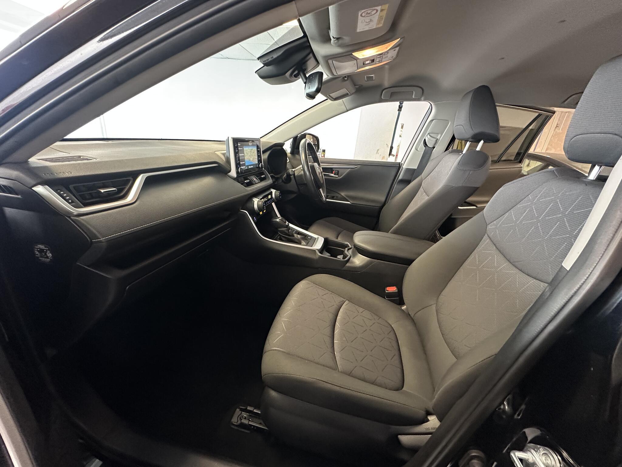 Toyota RAV4 - Image 17