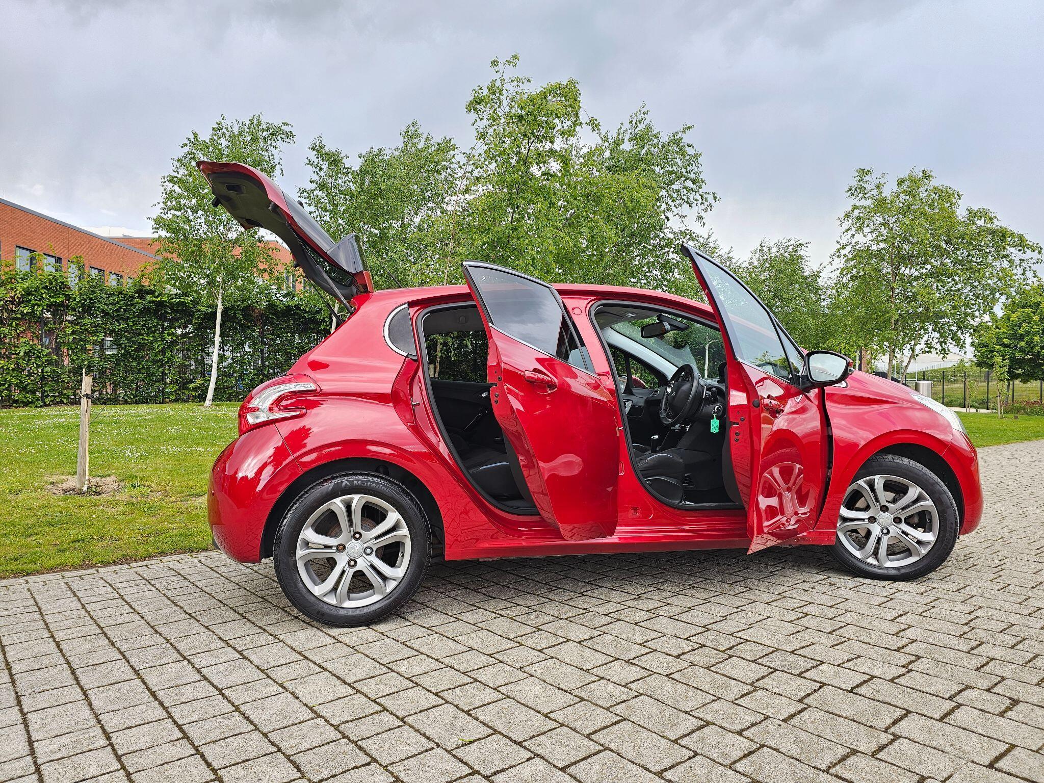 Peugeot 208 - Image 2