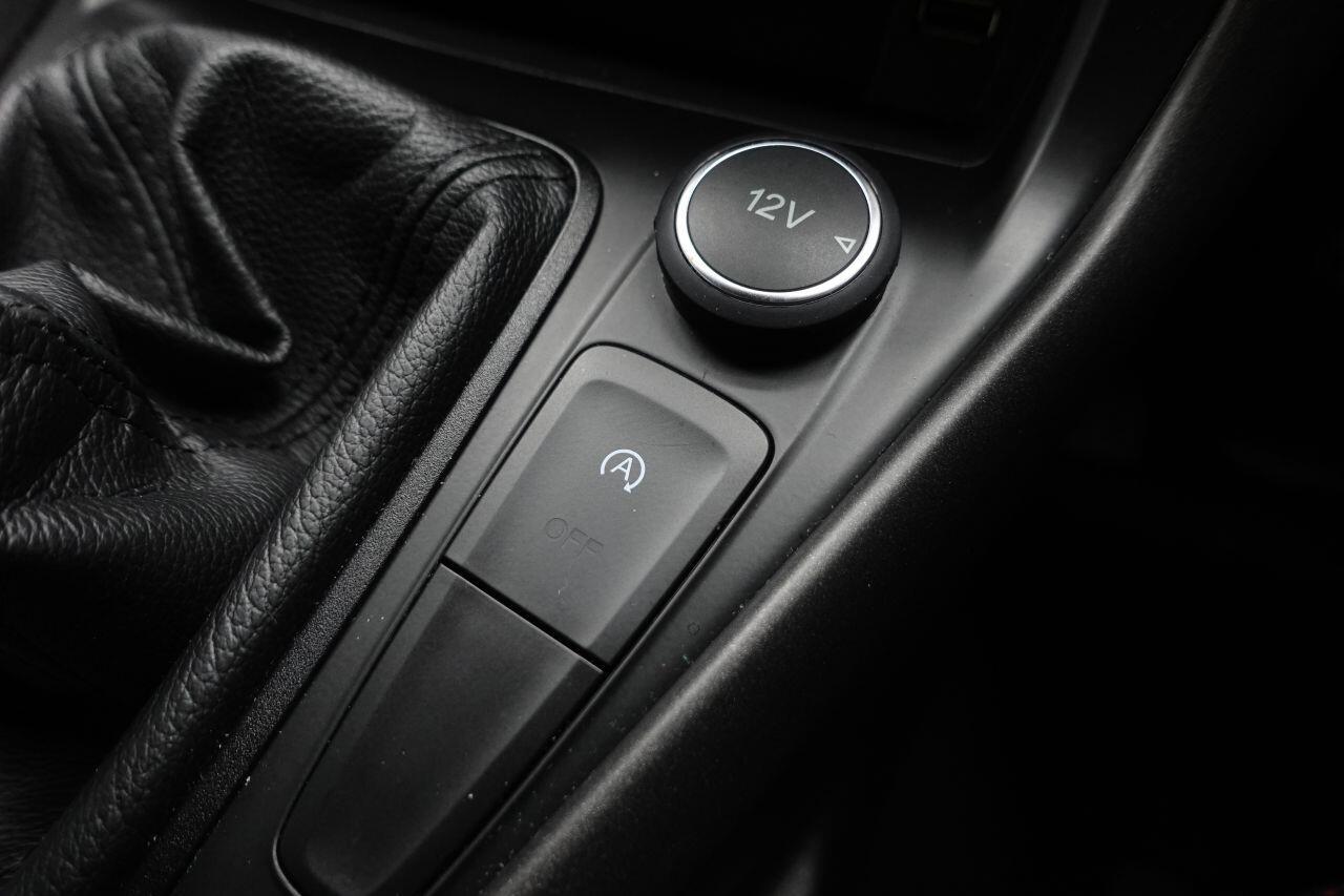 Ford Focus - Image 41