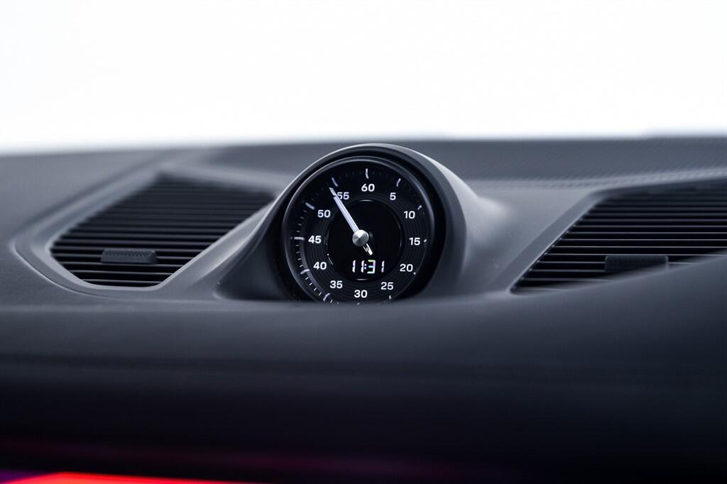 Porsche Cayenne - Image 30