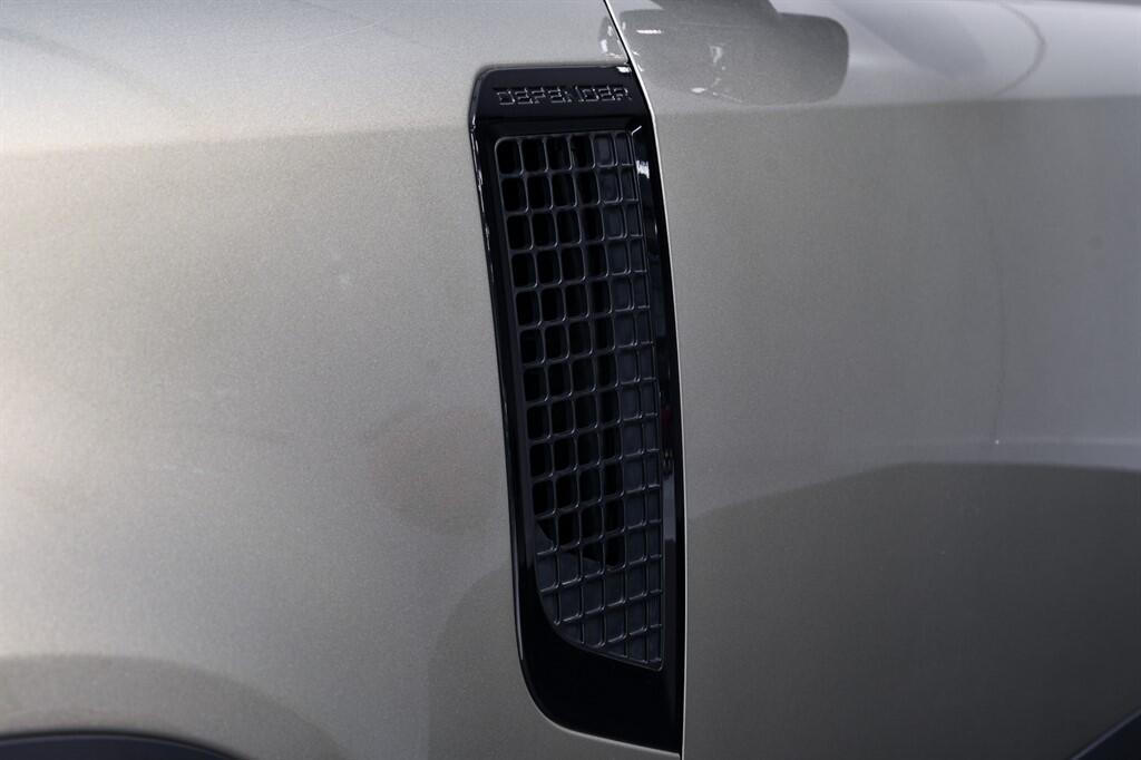 Land Rover Defender 110 - Image 8