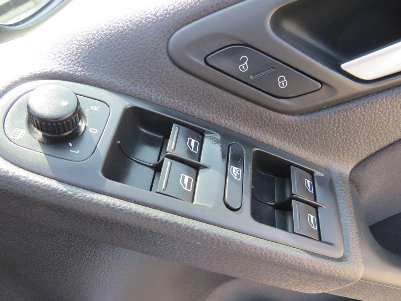 Volkswagen Golf - Image 19