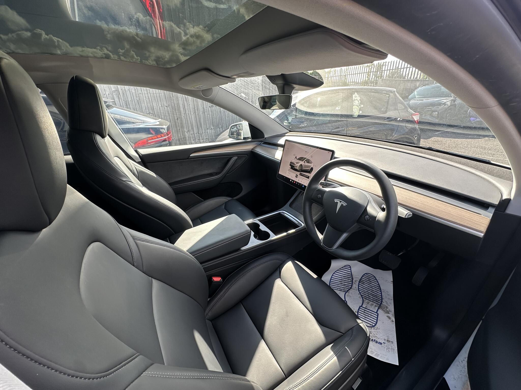 Tesla Model Y - Image 12