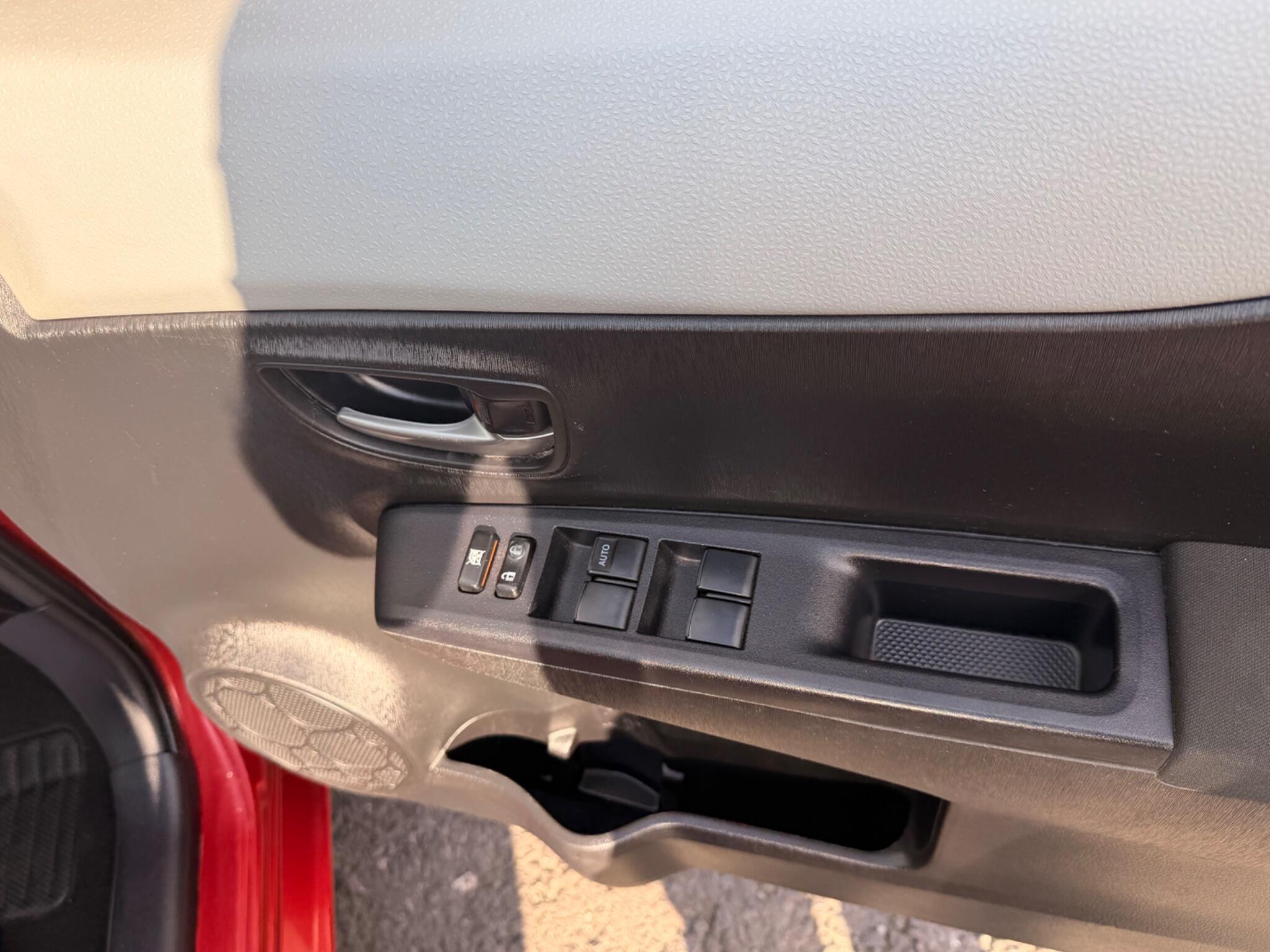 Toyota Yaris - Image 17
