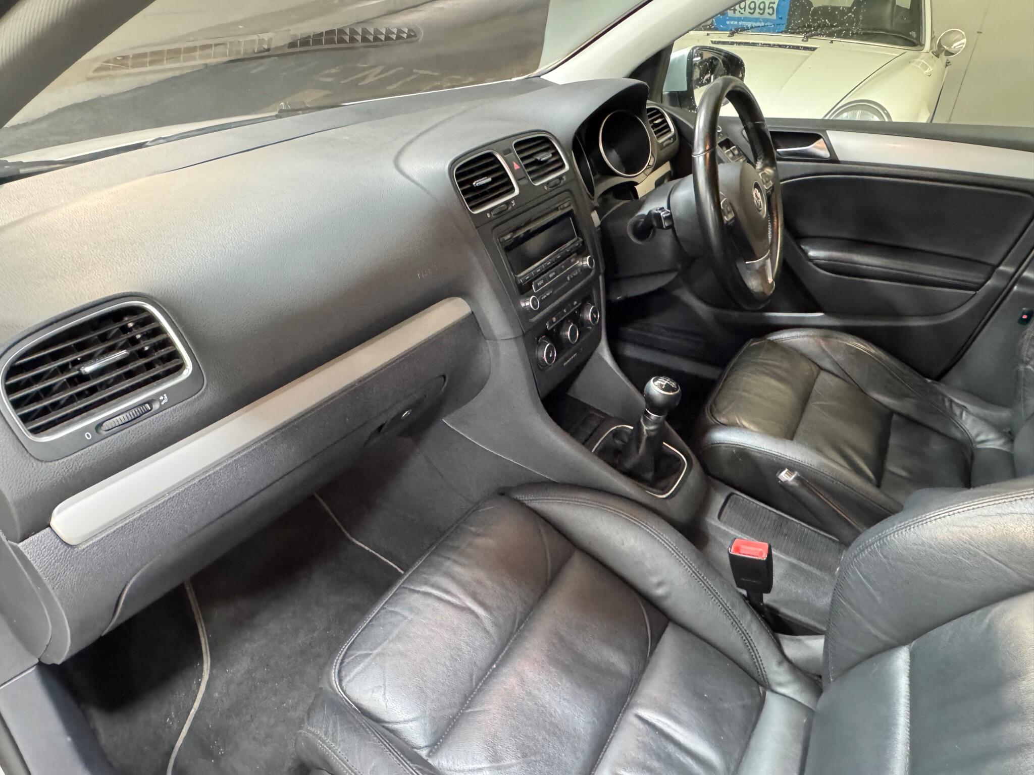 Volkswagen Golf - Image 11