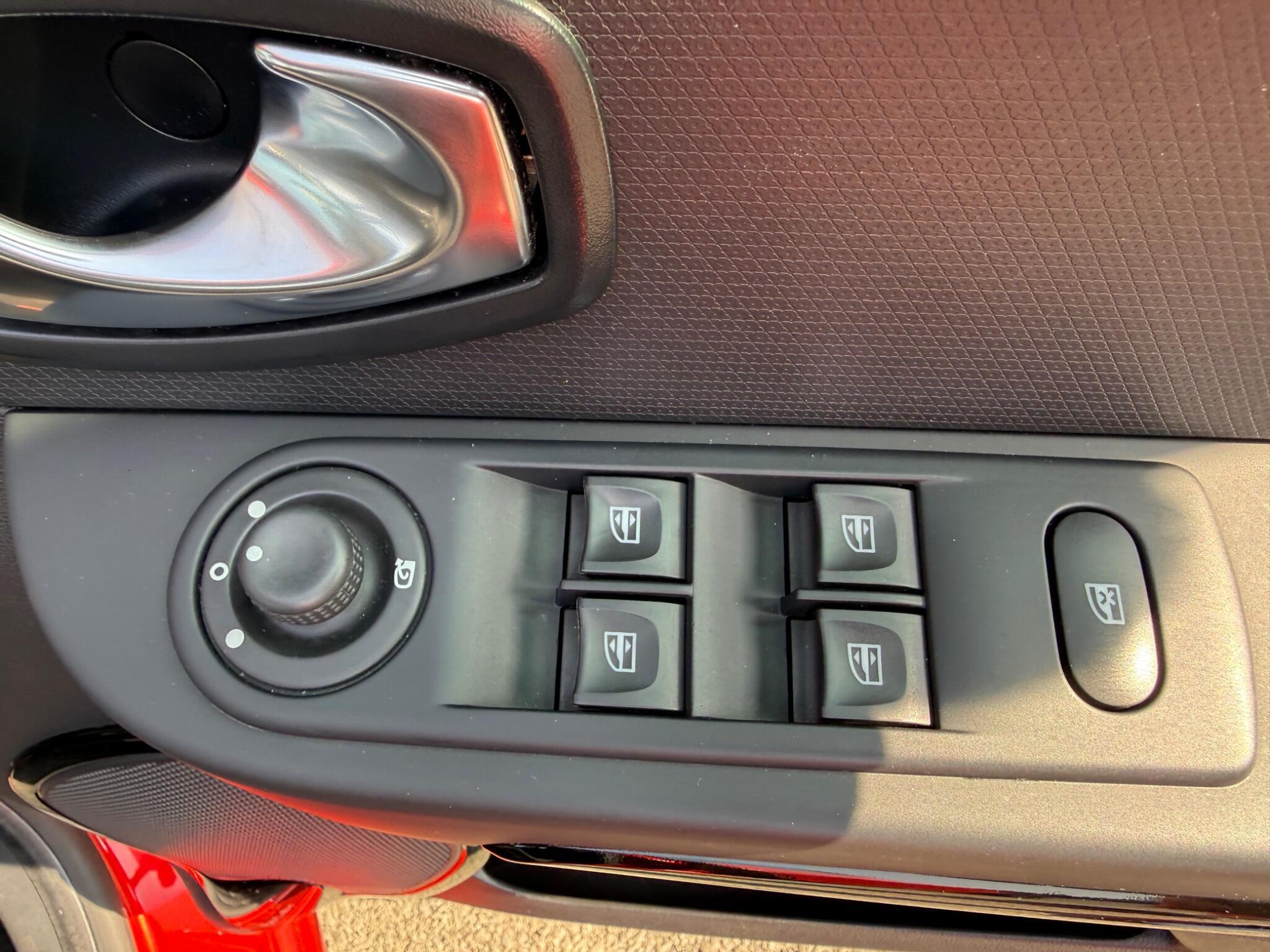 Renault Clio - Image 55