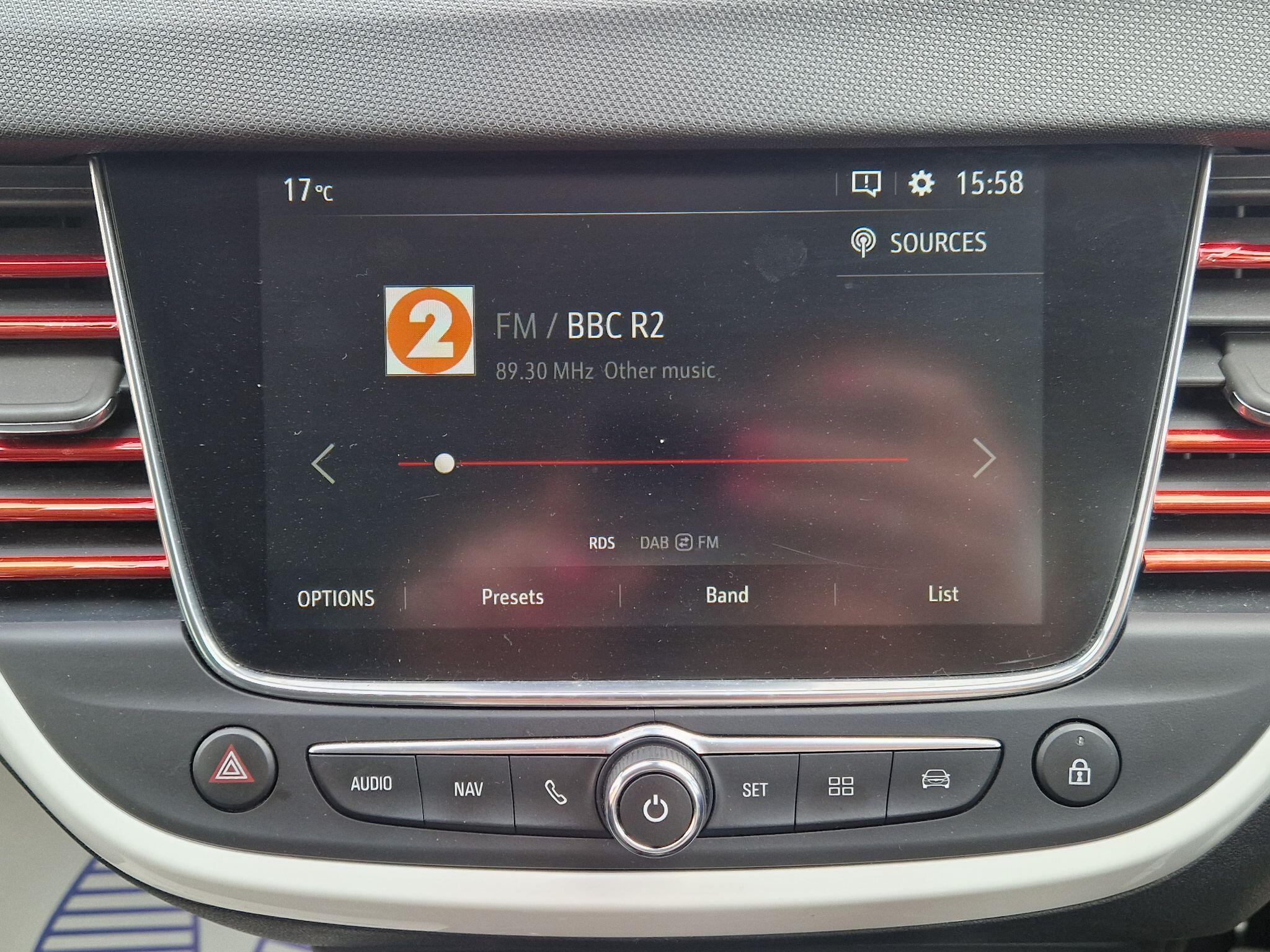 Vauxhall Crossland X - Image 38