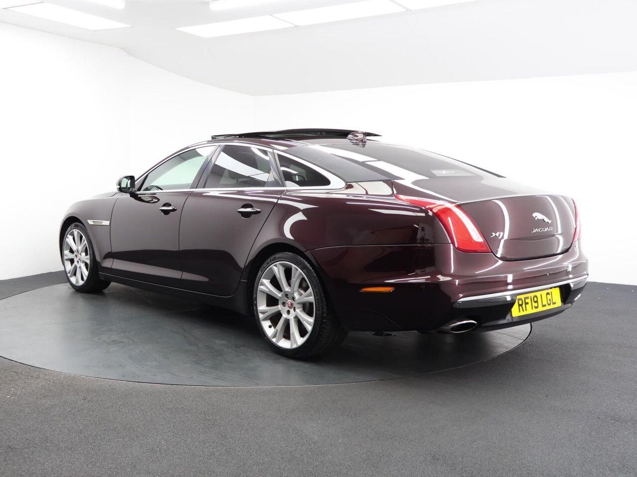 Jaguar XJ - Image 5