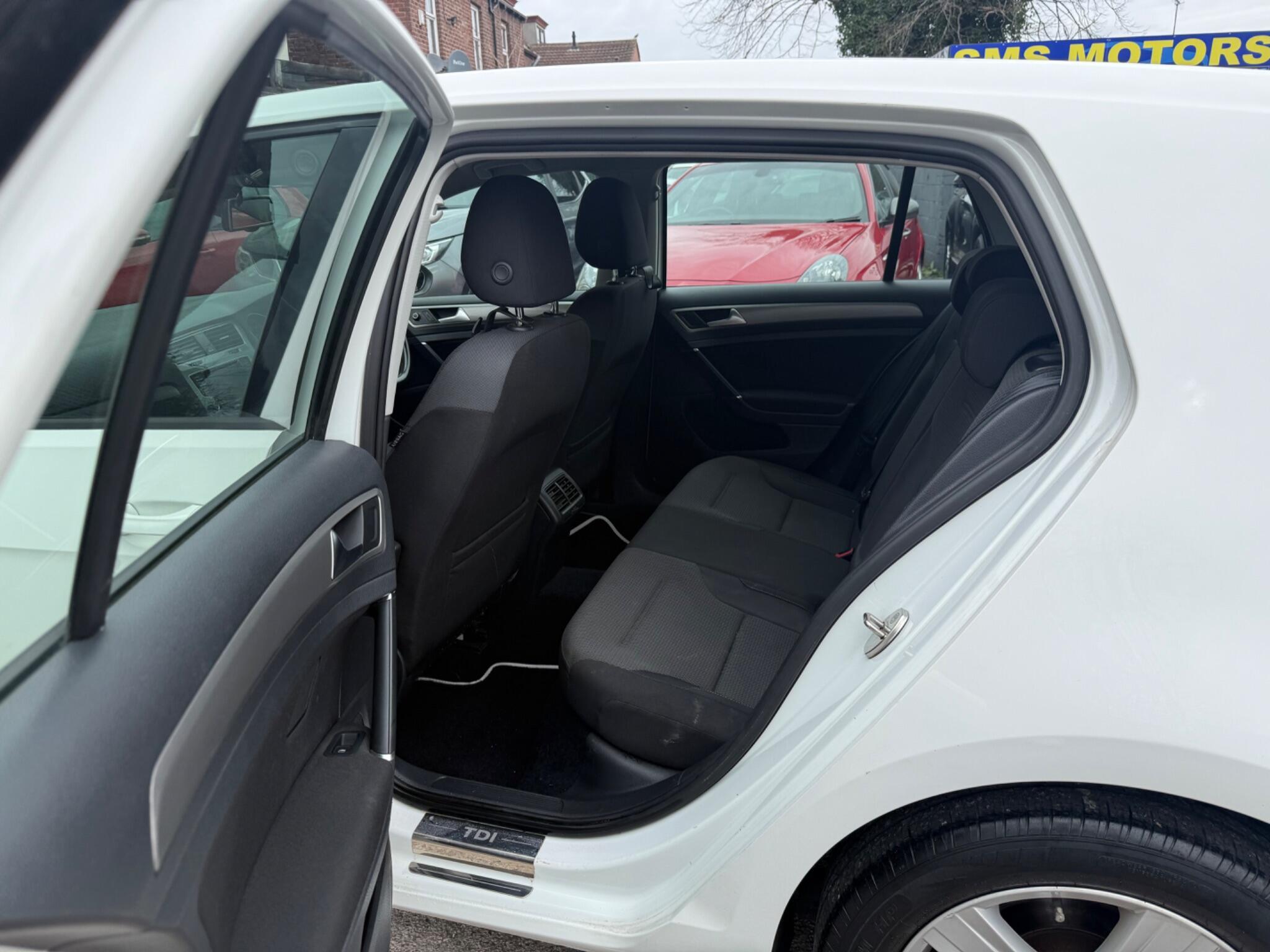 Volkswagen Golf - Image 25