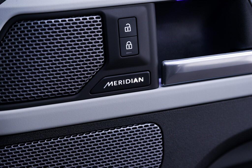 Land Rover Defender 110 - Image 29