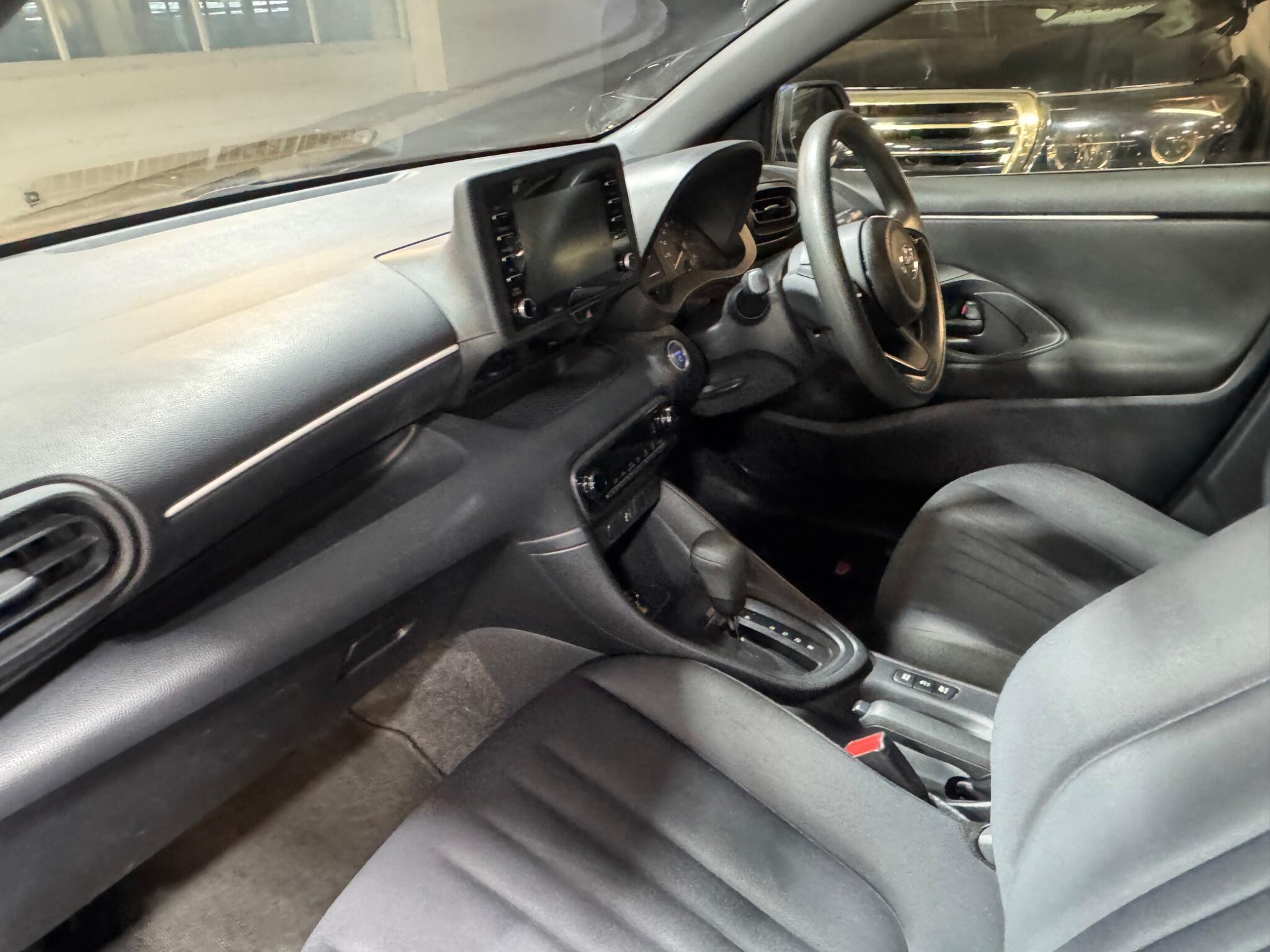Toyota Yaris - Image 10
