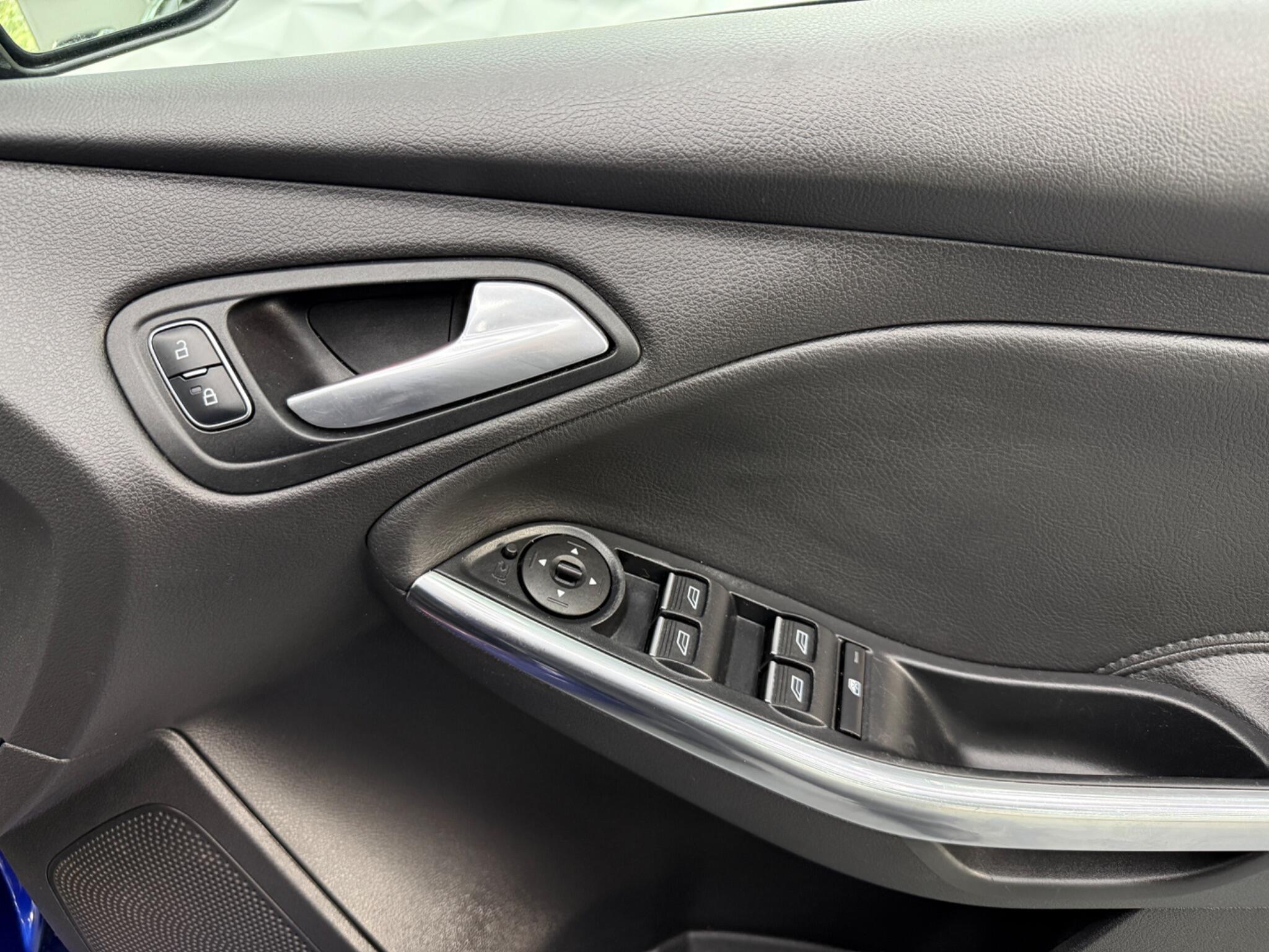 Ford Focus - Image 19