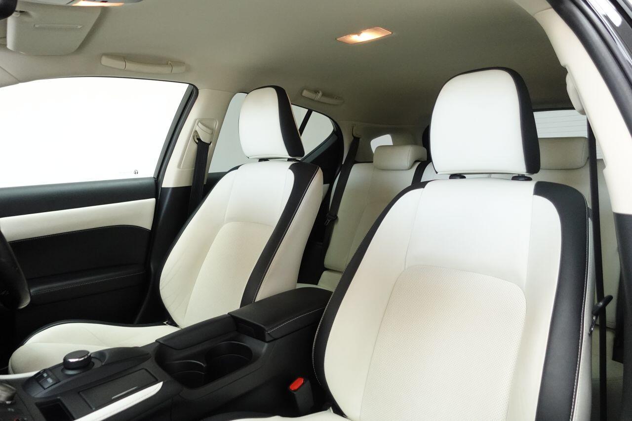 Lexus CT - Image 17