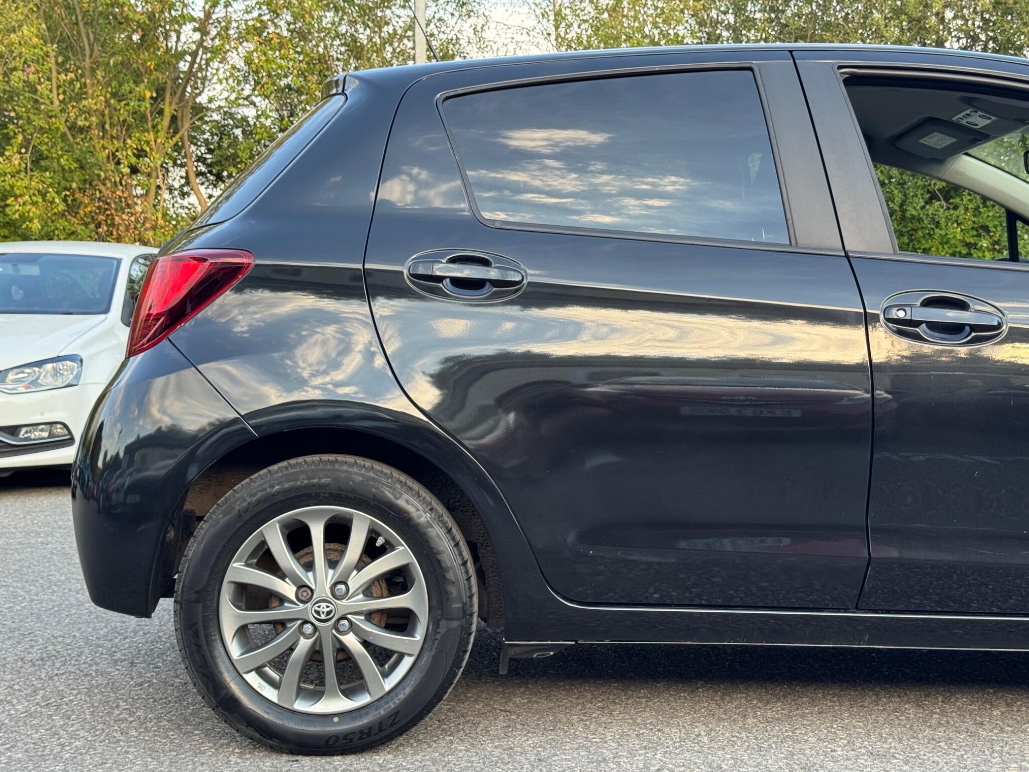Toyota Yaris - Image 16