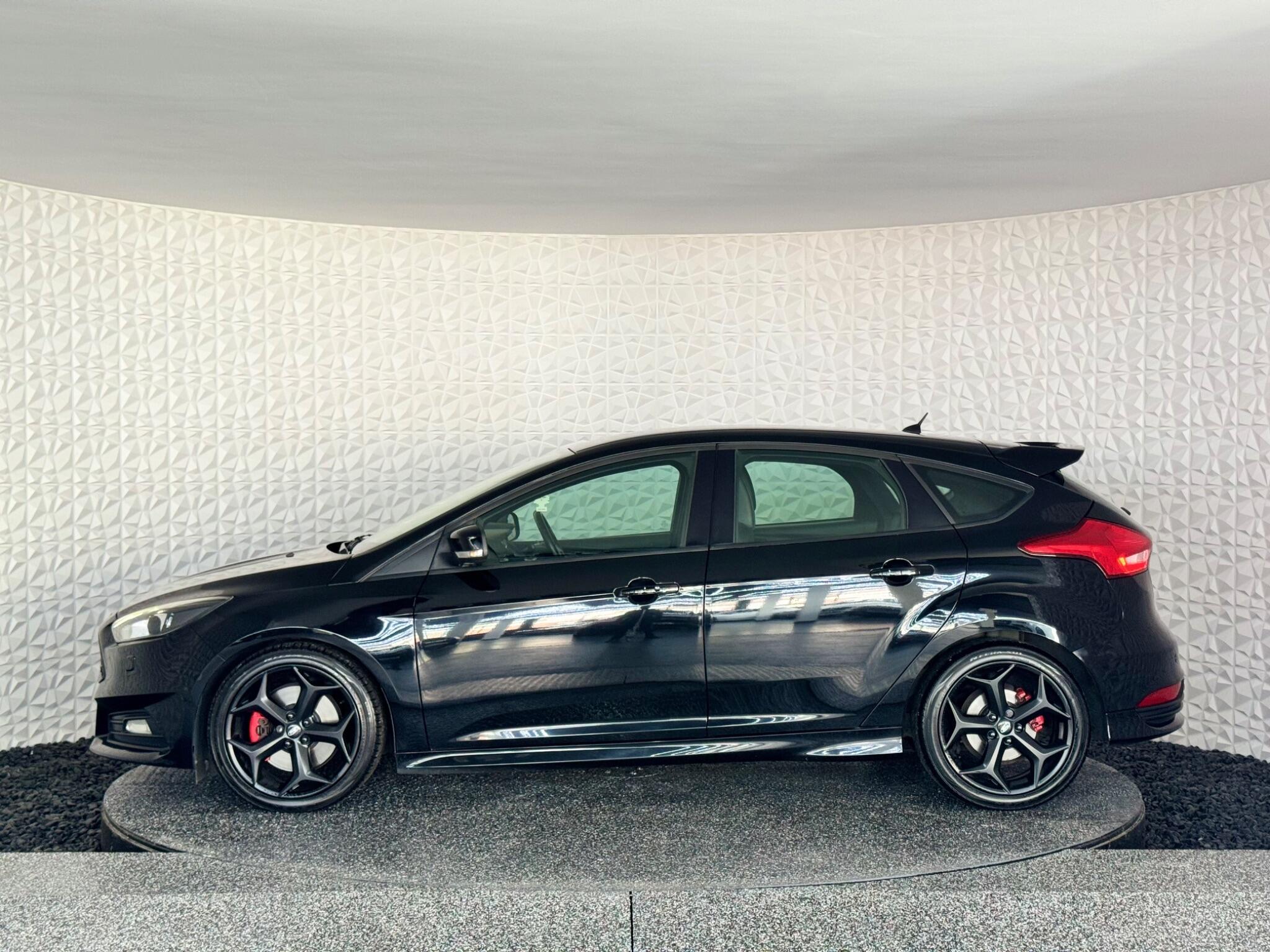 Ford Focus - Image 19