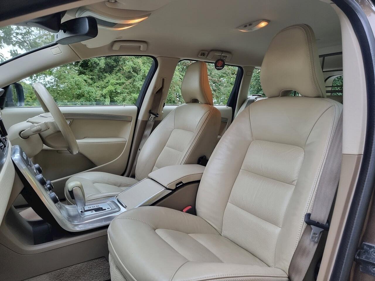 Volvo XC70 - Image 2