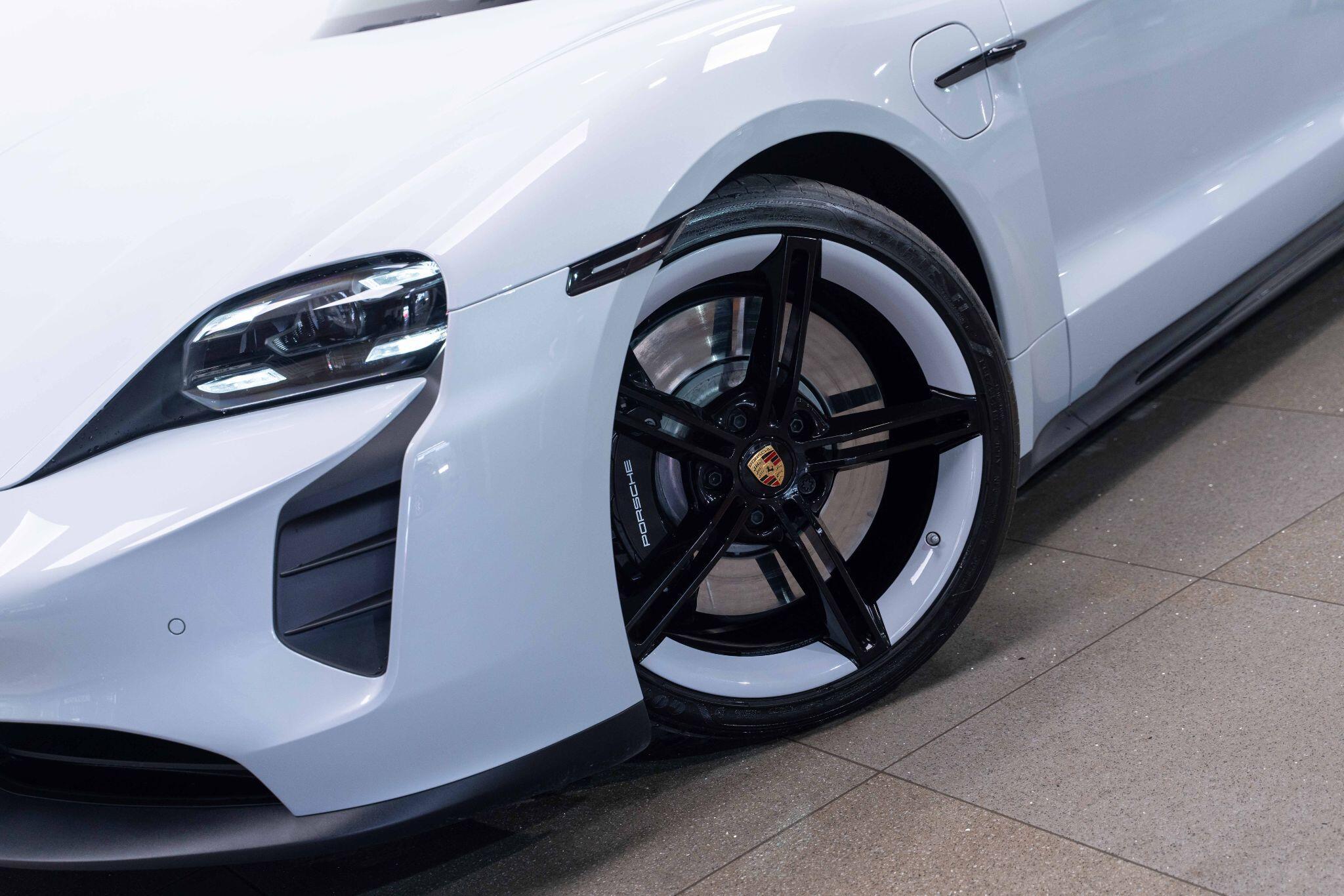 Porsche Taycan - Image 7