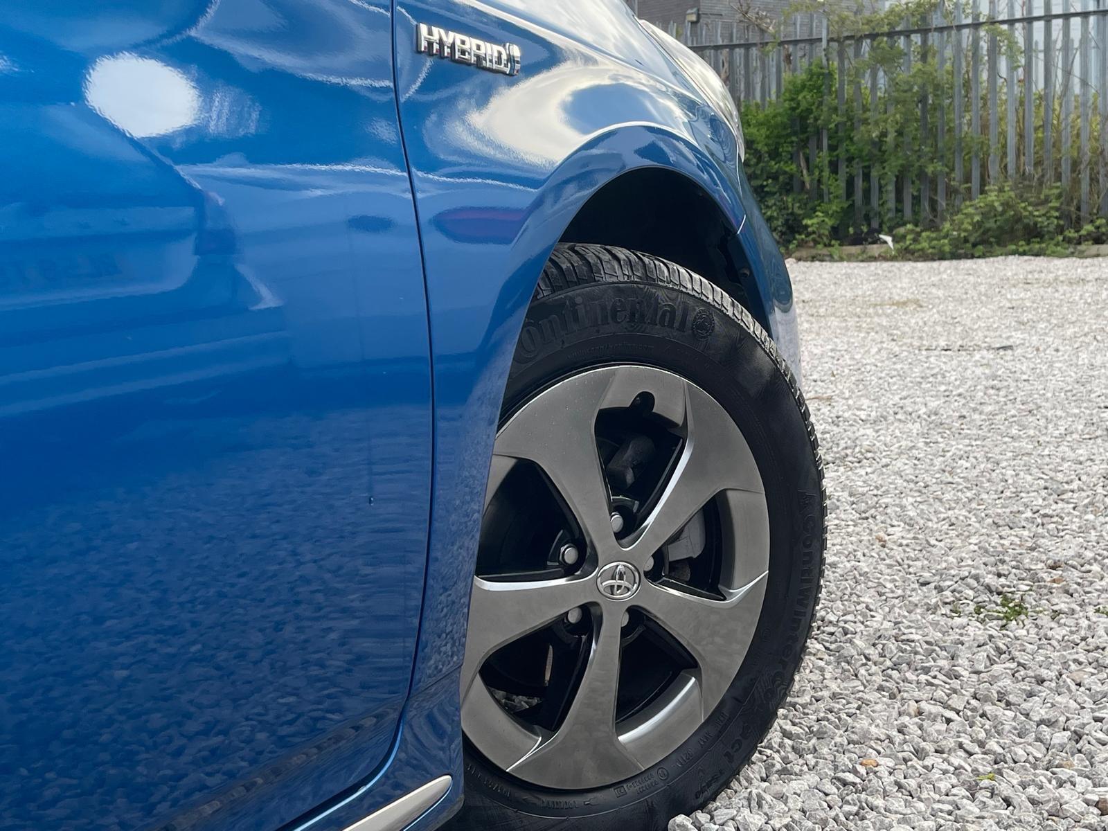 Toyota Prius - Image 32