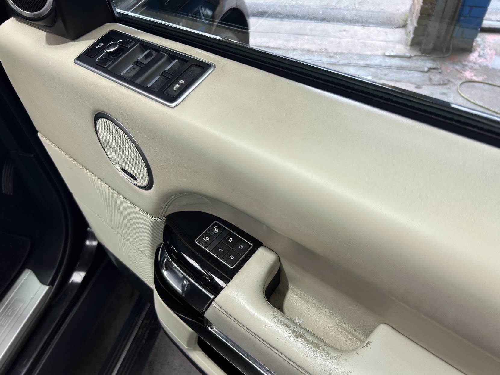 Land Rover Range Rover - Image 19