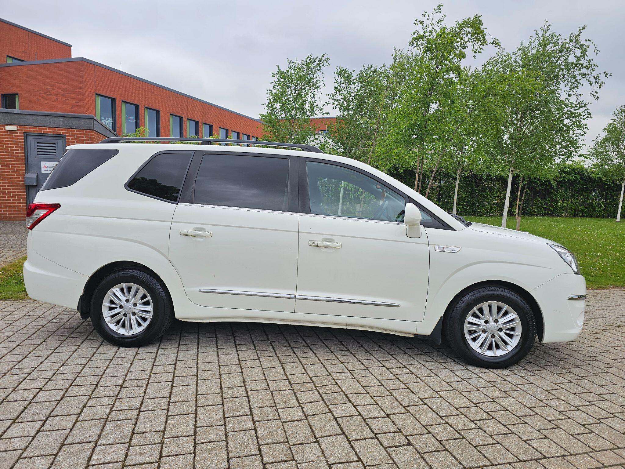 Ssangyong Turismo - Image 9
