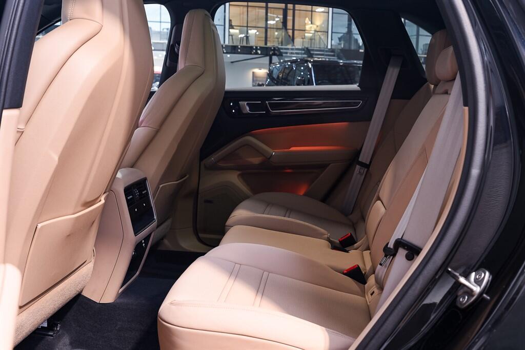 Porsche Cayenne - Image 22