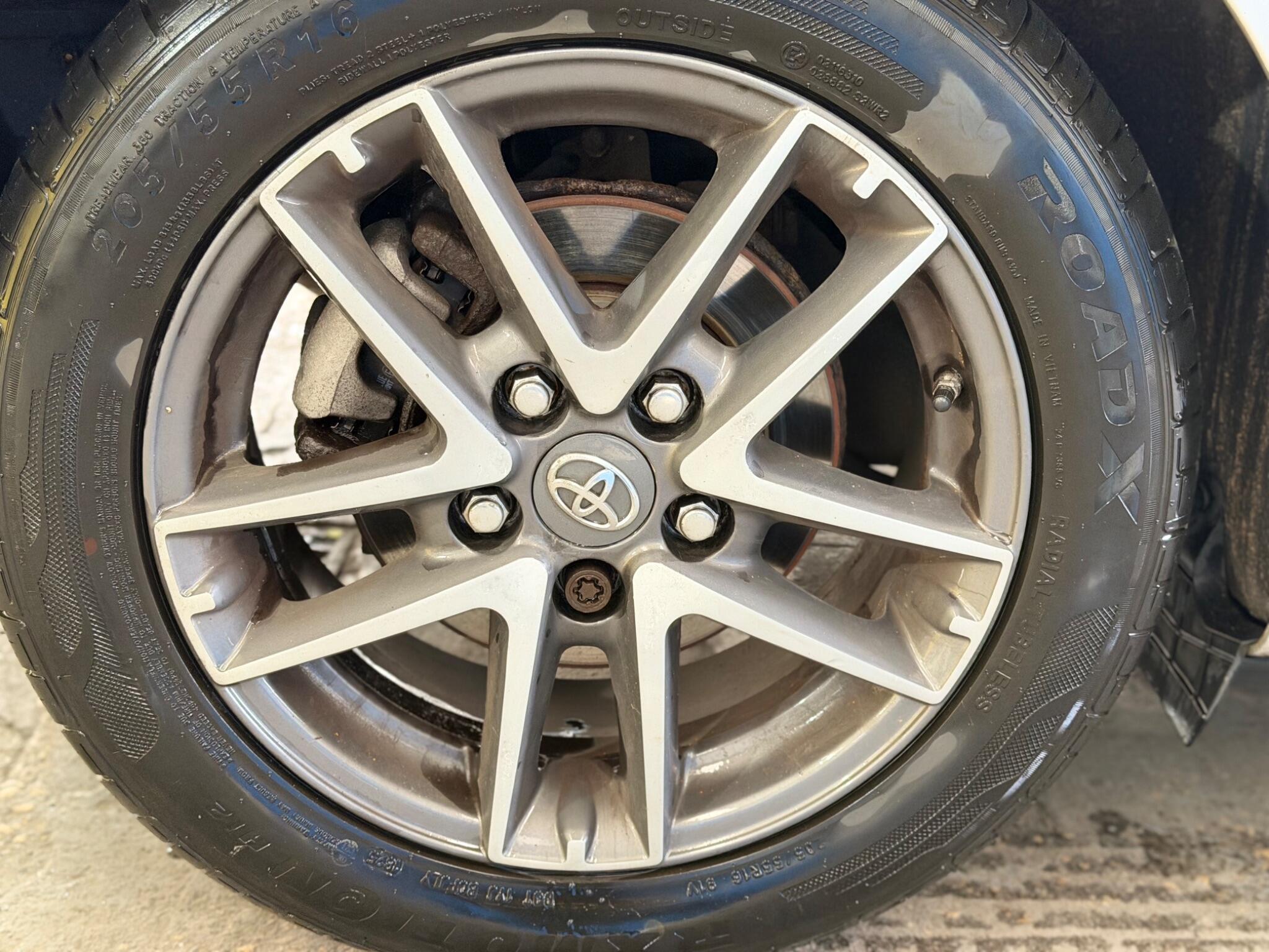 Toyota Auris - Image 15