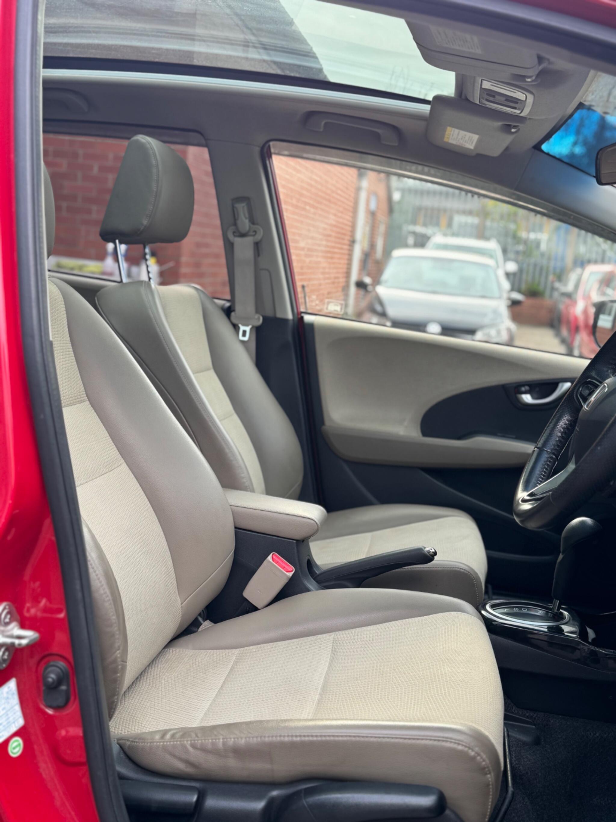 Honda FIT - Image 22